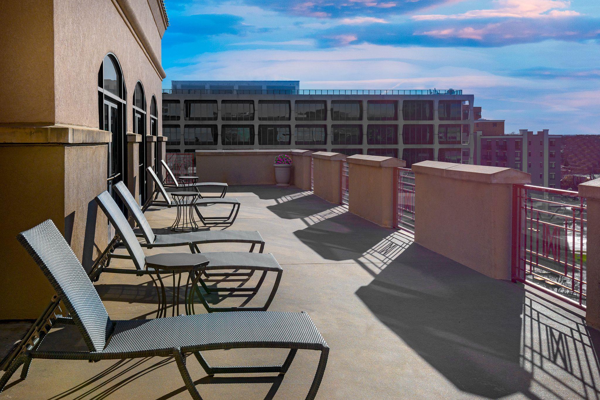 Exterior | Hampton Inn & Suites Kansas City-Country Club Plaza
