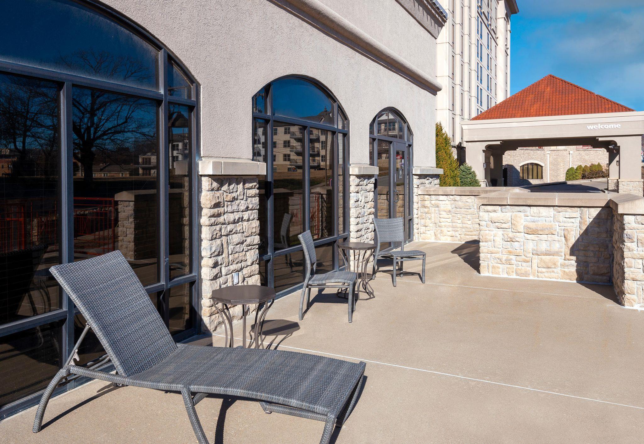 Exterior | Hampton Inn & Suites Kansas City-Country Club Plaza