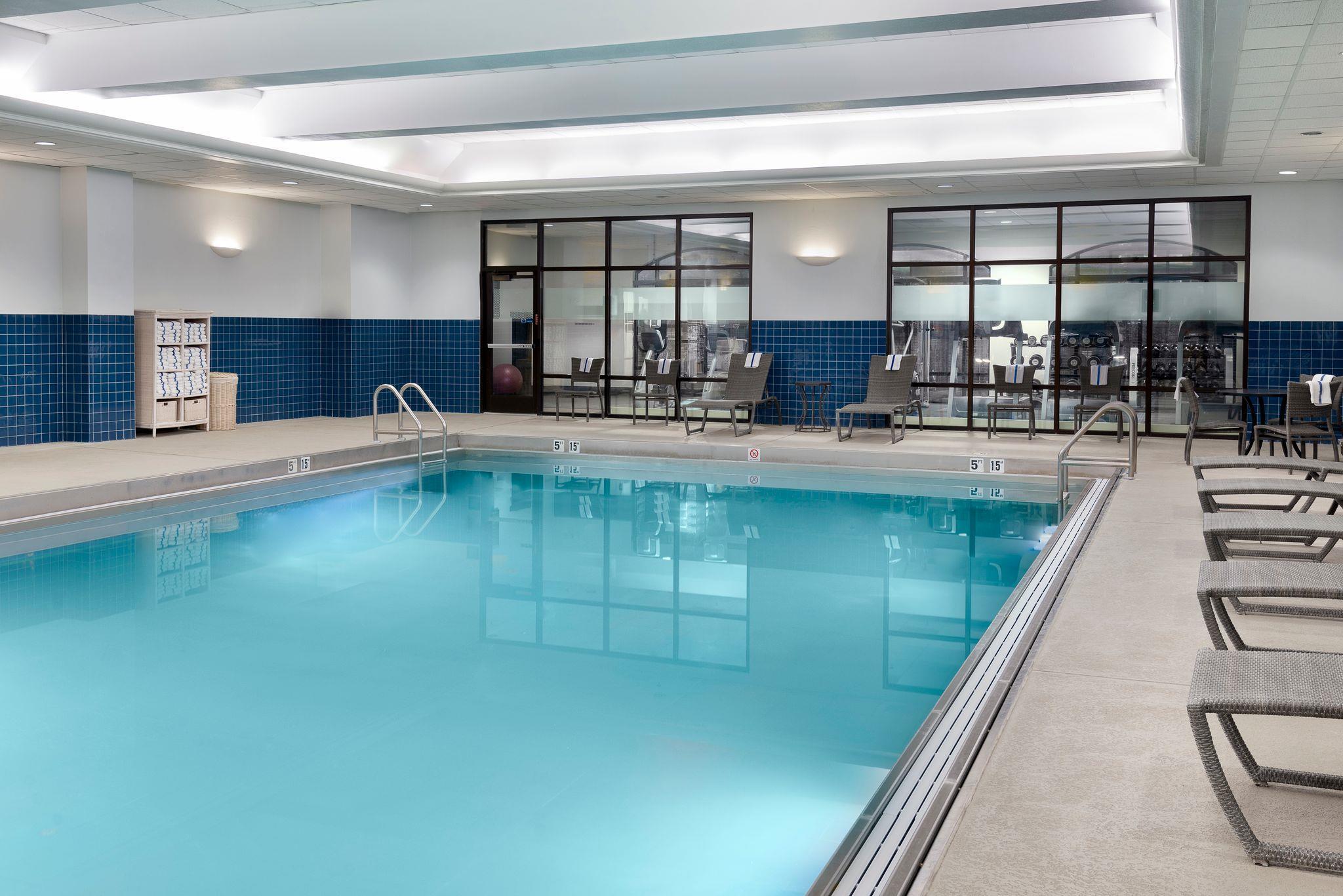 Pool | Hampton Inn & Suites Kansas City-Country Club Plaza