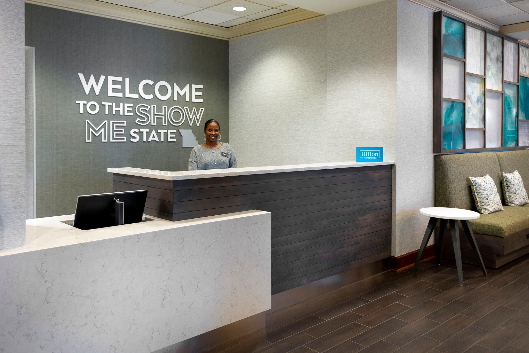 Reception | Hampton Inn & Suites Kansas City-Country Club Plaza