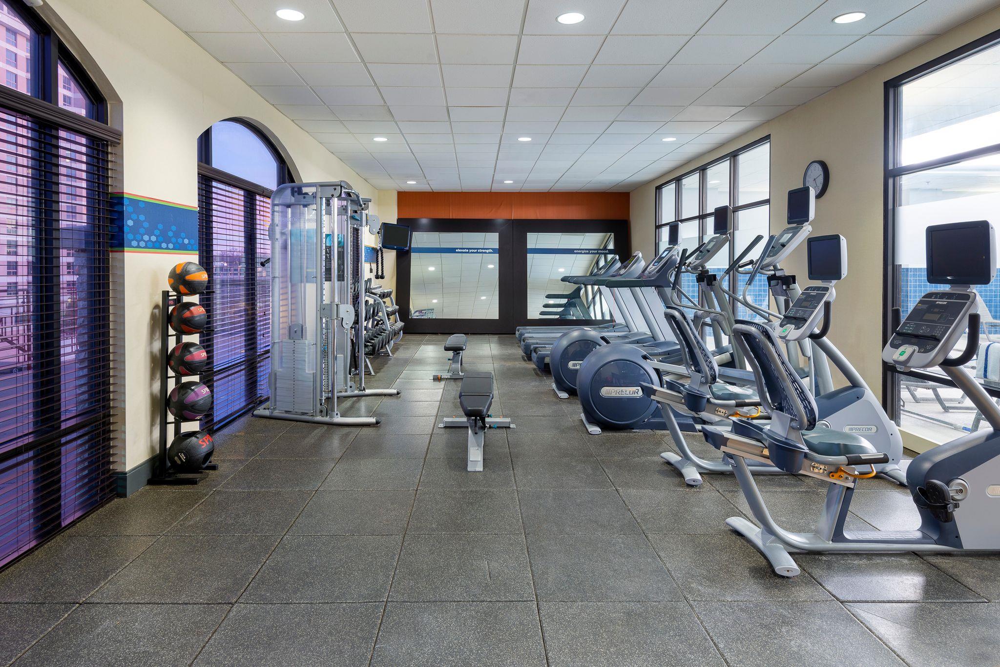 Health club fitness center gym | Hampton Inn & Suites Kansas City-Country Club Plaza
