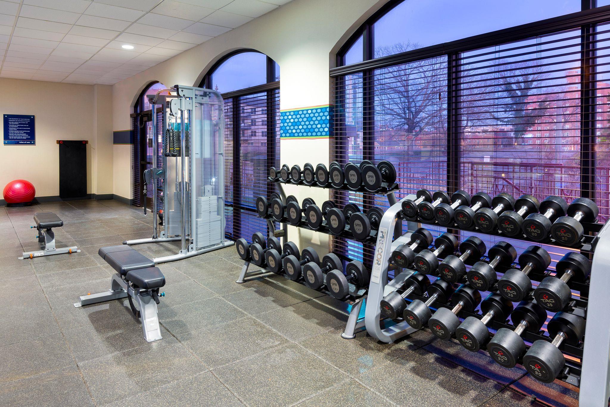 Health club fitness center gym | Hampton Inn & Suites Kansas City-Country Club Plaza