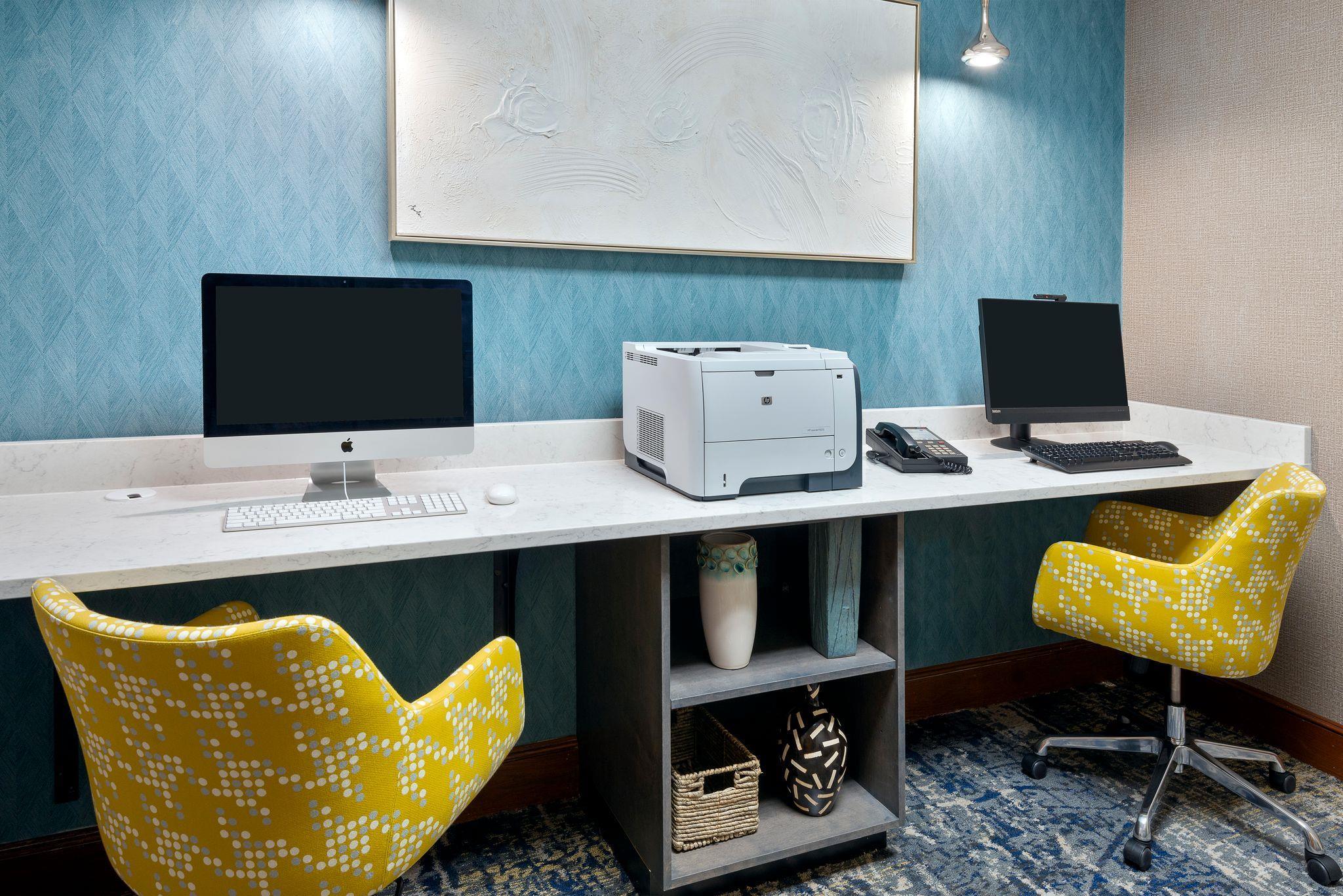 Business Center | Hampton Inn & Suites Kansas City-Country Club Plaza