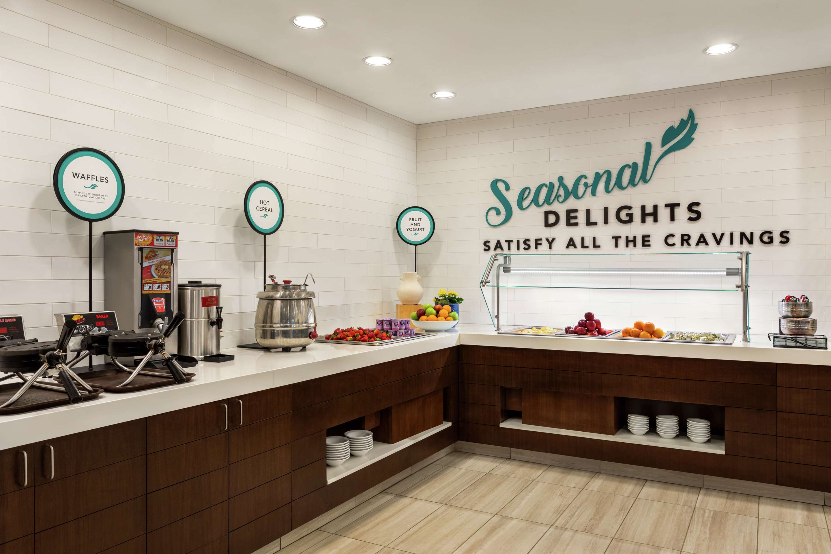Breakfast Area | Embassy Suites by Hilton Kansas City Overland Park