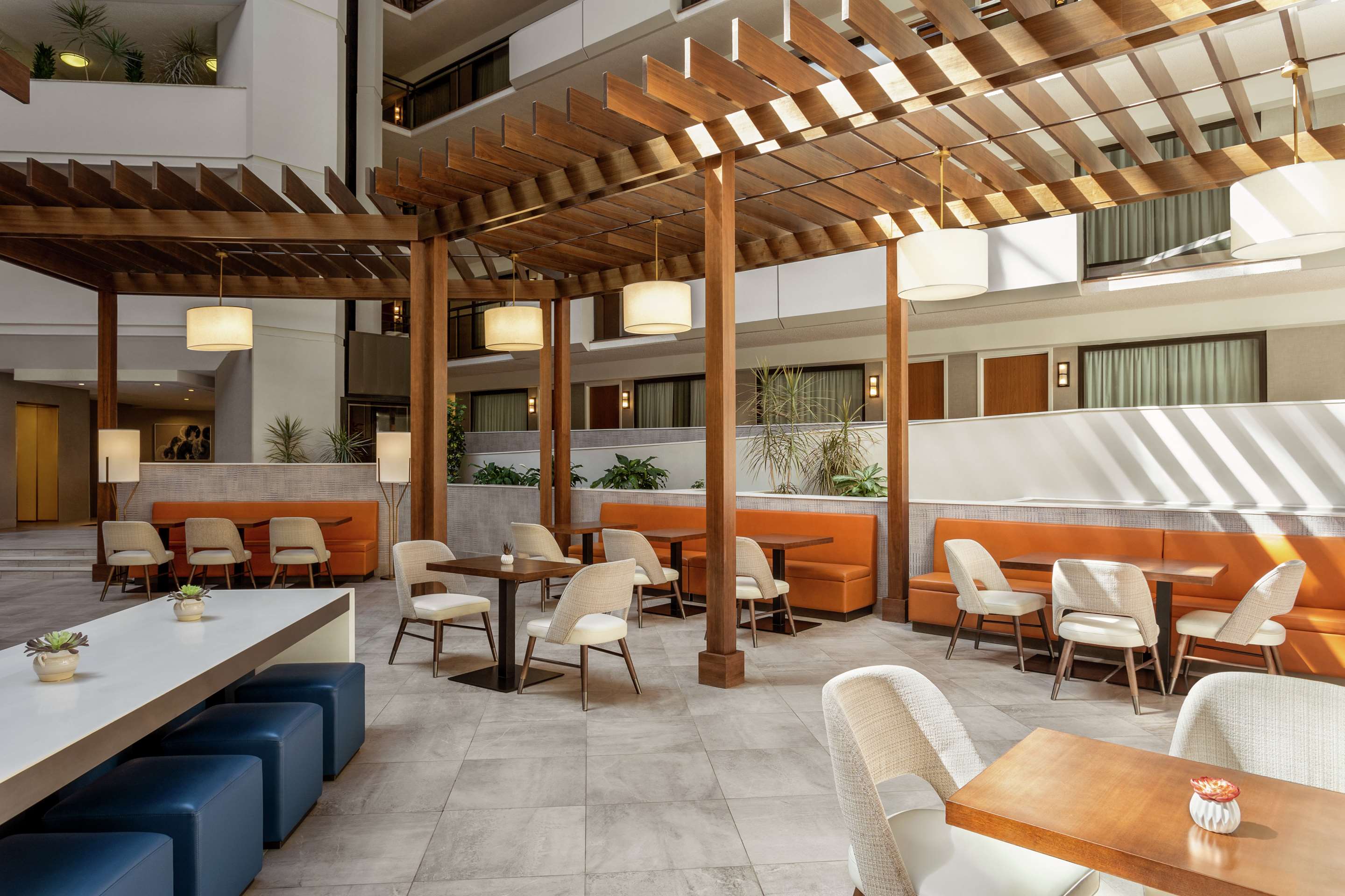 Restaurant | Embassy Suites by Hilton Kansas City Overland Park