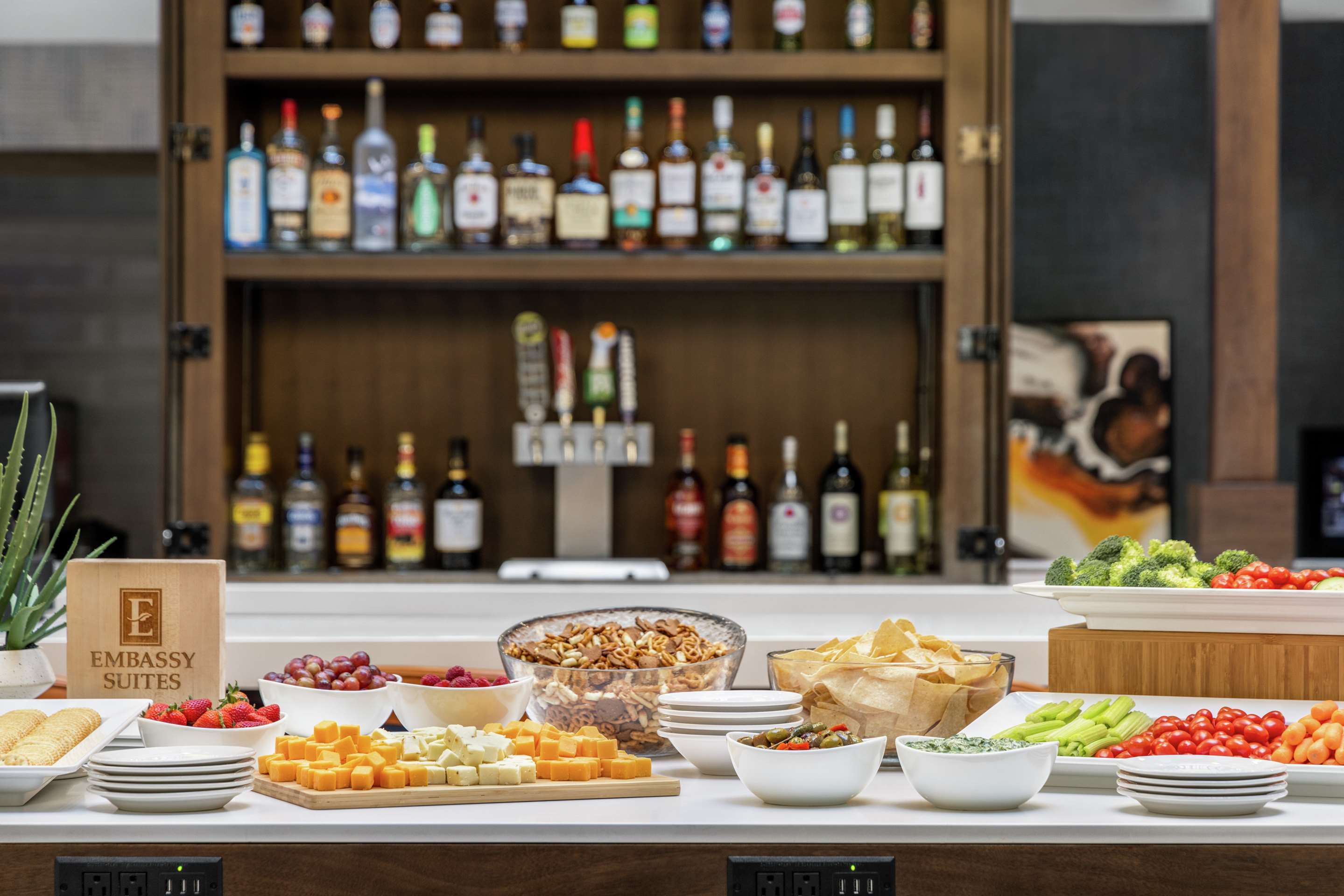 Restaurant | Embassy Suites by Hilton Kansas City Overland Park
