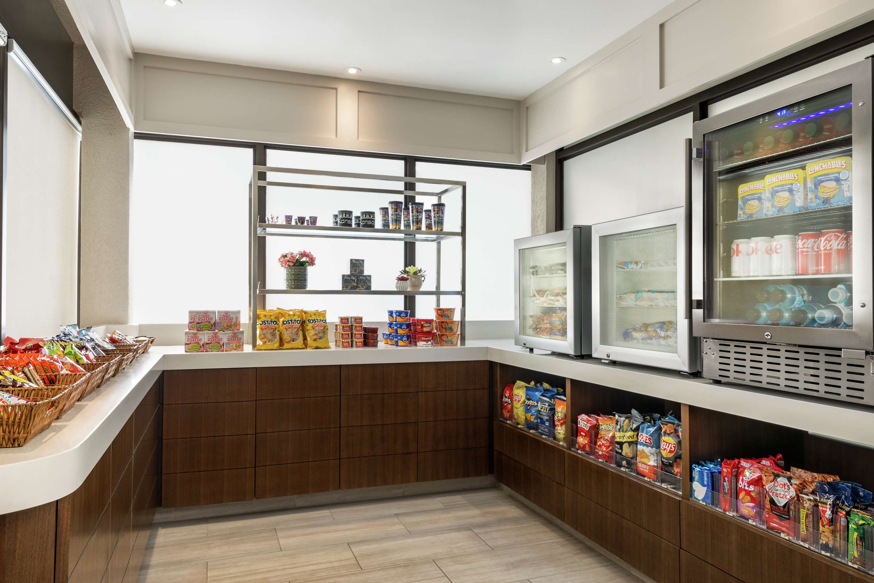 Restaurant | Embassy Suites by Hilton Kansas City Overland Park