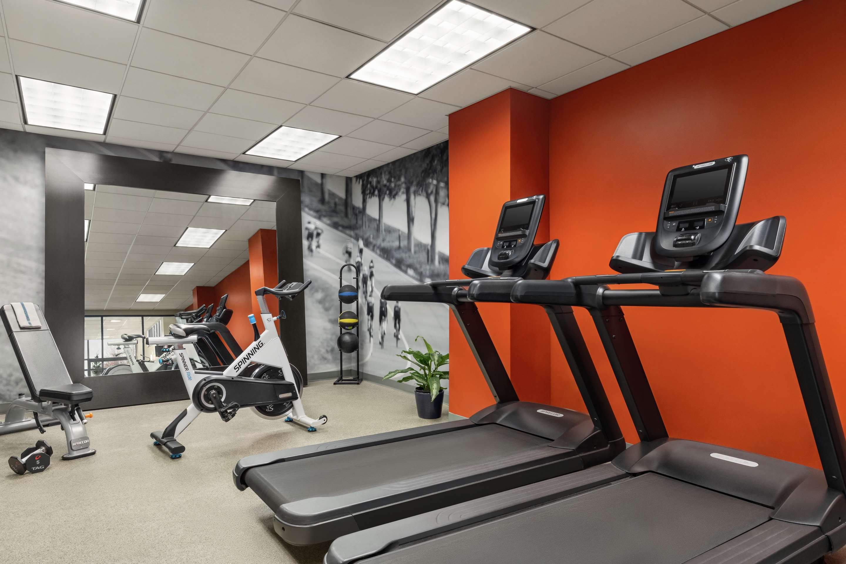 Health club fitness center gym | Embassy Suites by Hilton Kansas City Overland Park