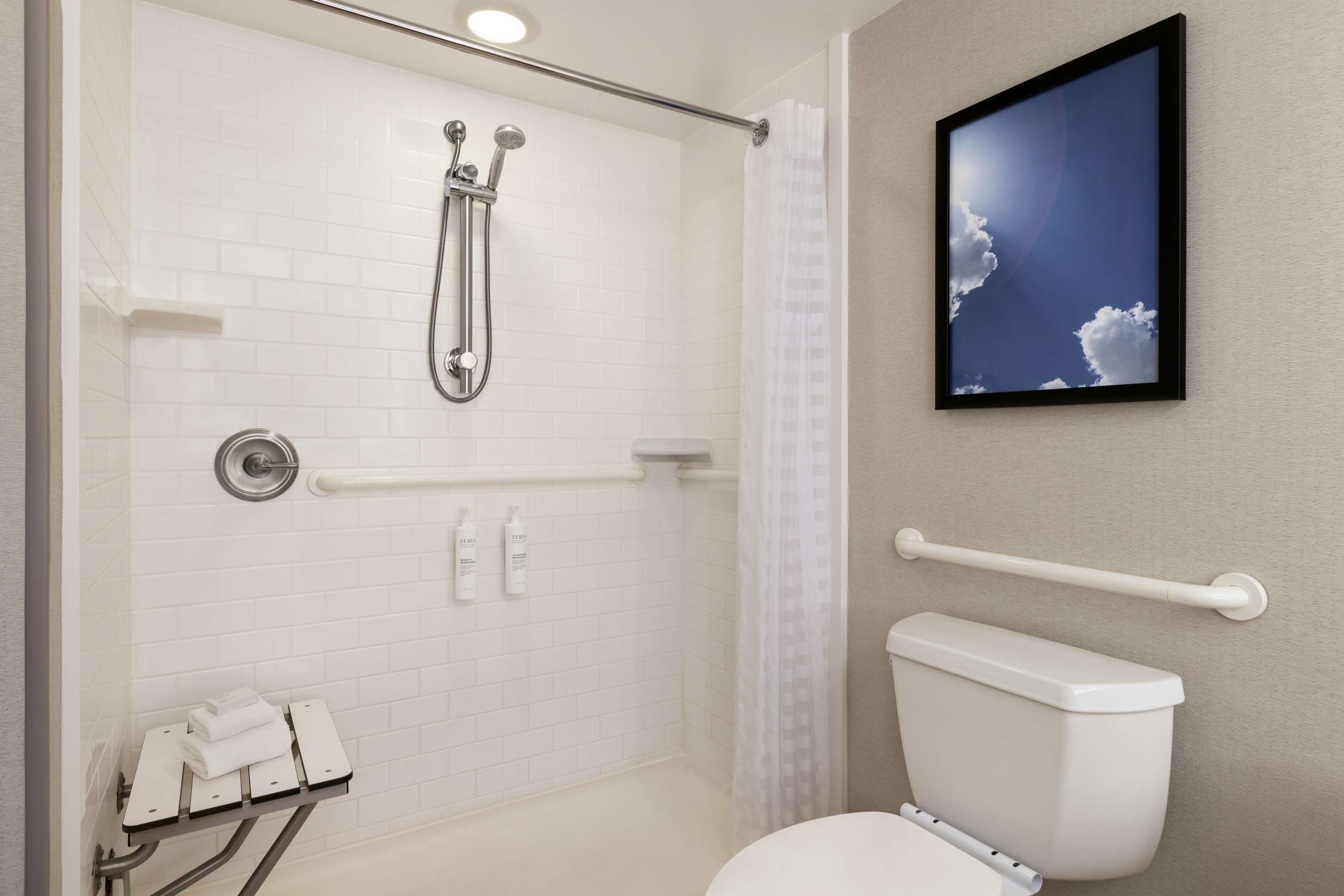 Guest room bath