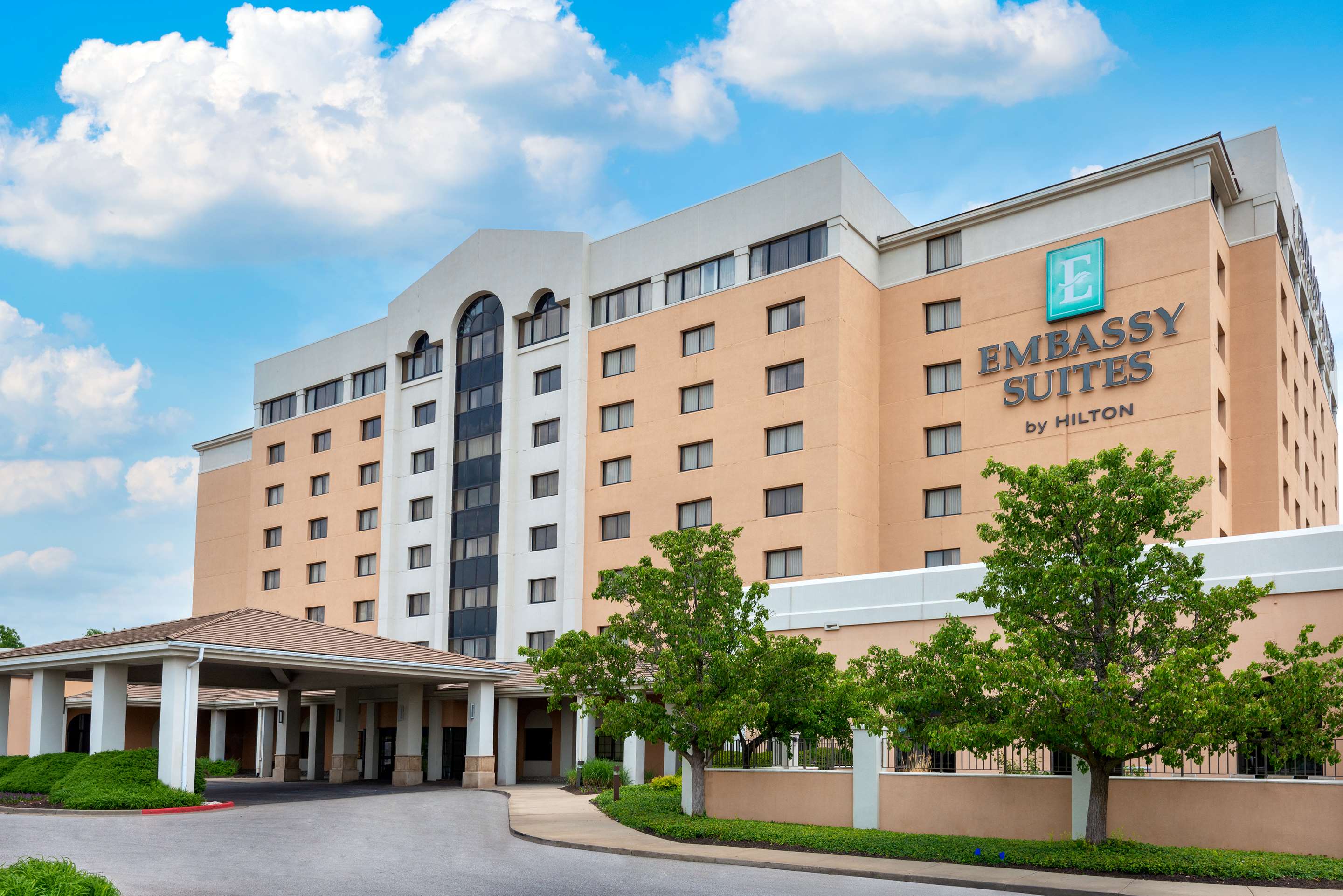 Exterior | Embassy Suites by Hilton Kansas City International Airport