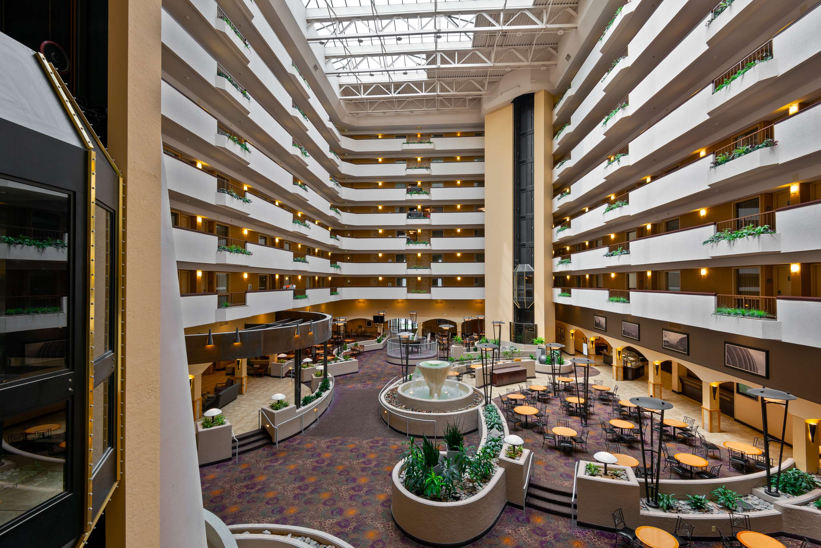 Lobby | Embassy Suites by Hilton Kansas City International Airport