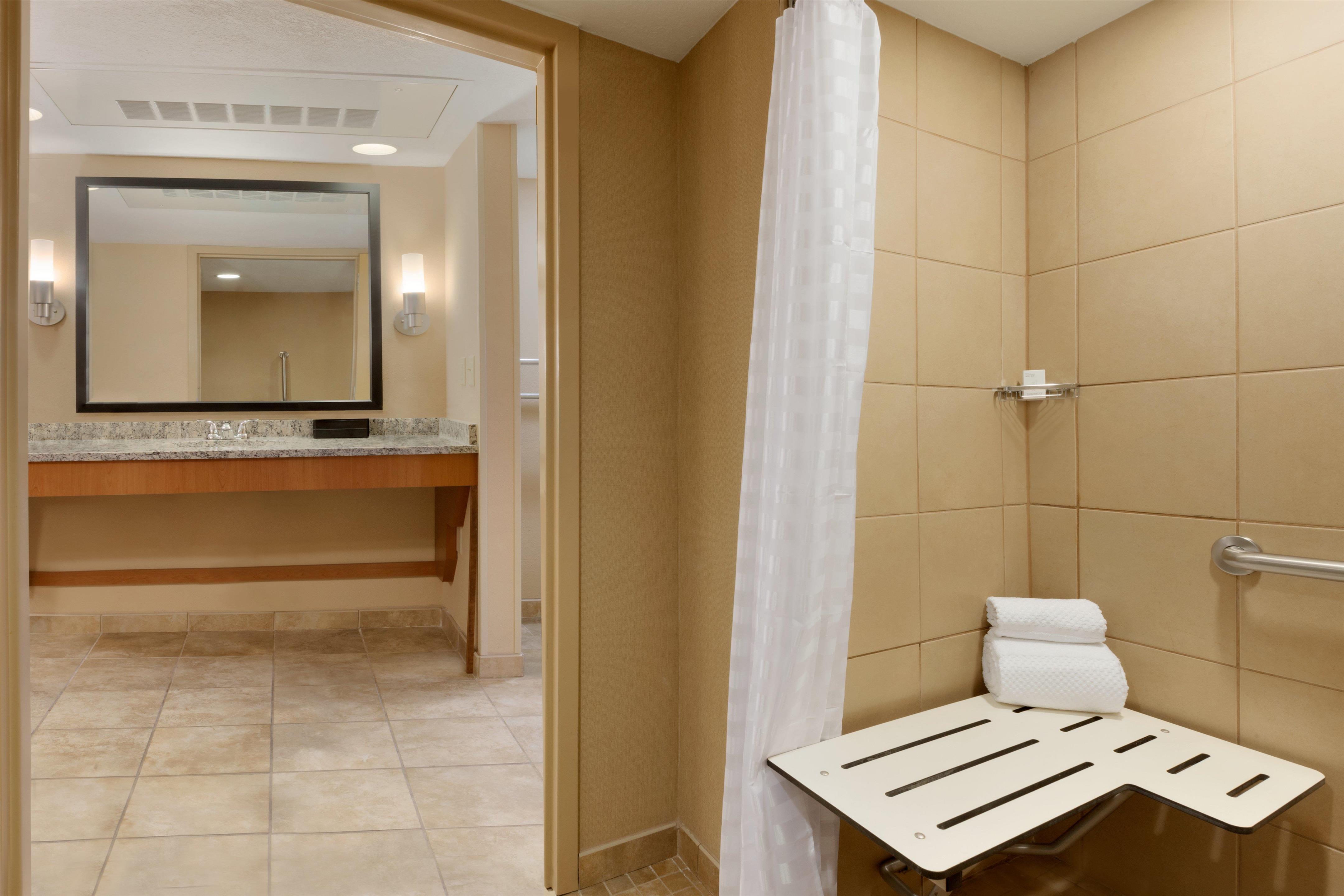 Guest room bath