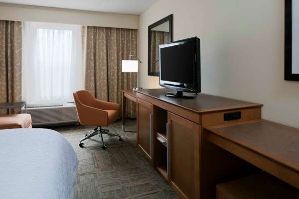  - Hampton Inn Shawnee - I-435, Exit 5