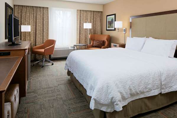  - Hampton Inn Shawnee - I-435, Exit 5