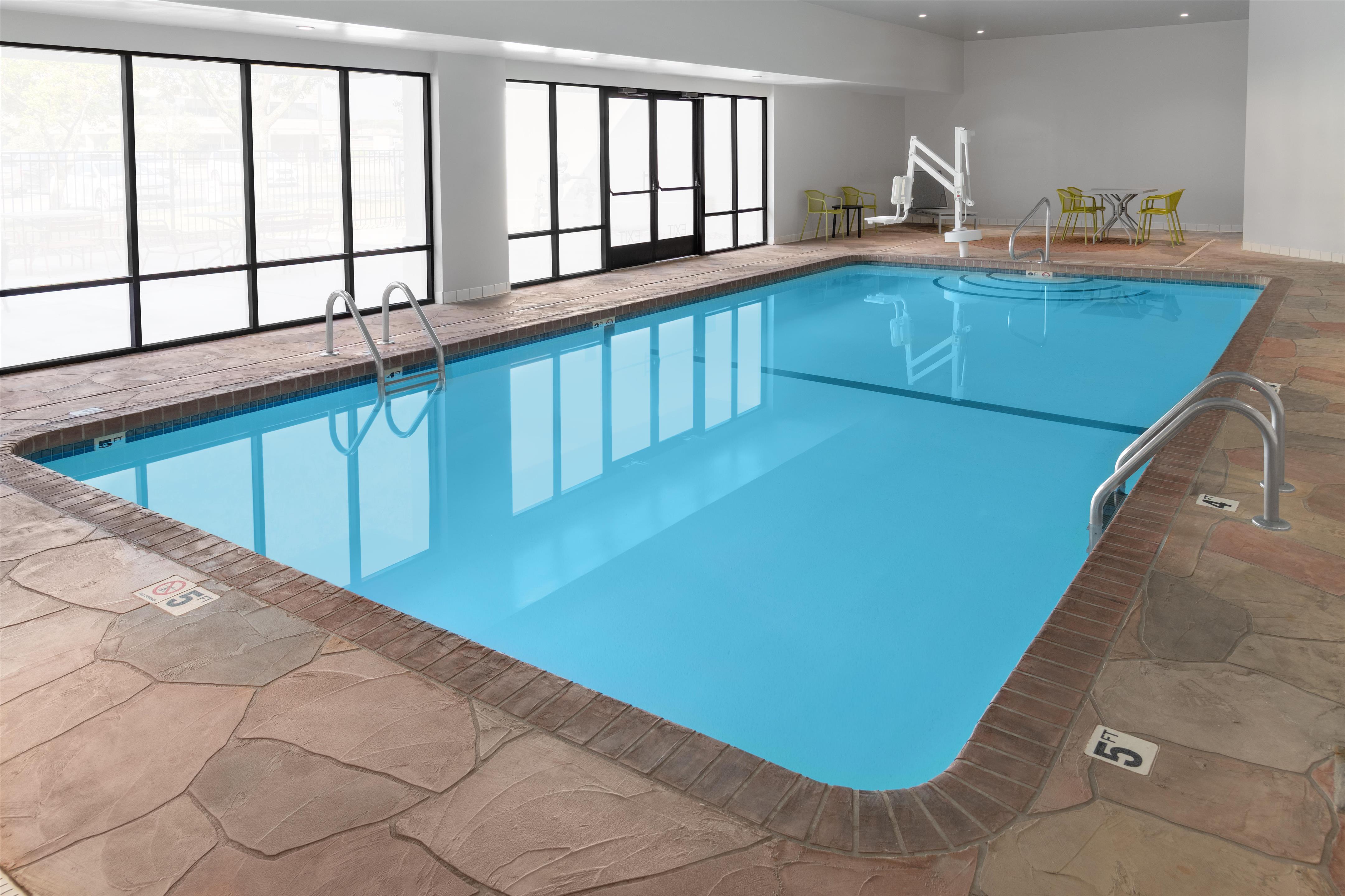 Pool | Hampton Inn Kansas City/Shawnee Mission