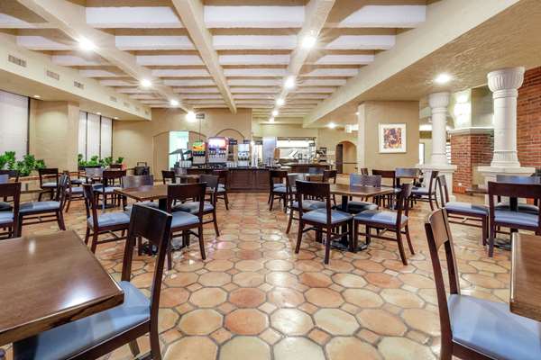 Amenities - Embassy Suites Country Club Plaza Kansas City