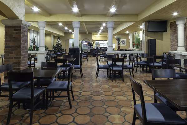 Restaurant - Embassy Suites Country Club Plaza Kansas City