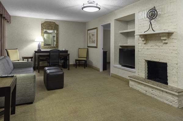  - Embassy Suites Country Club Plaza Kansas City