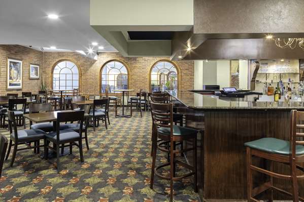 Bar - Embassy Suites Country Club Plaza Kansas City