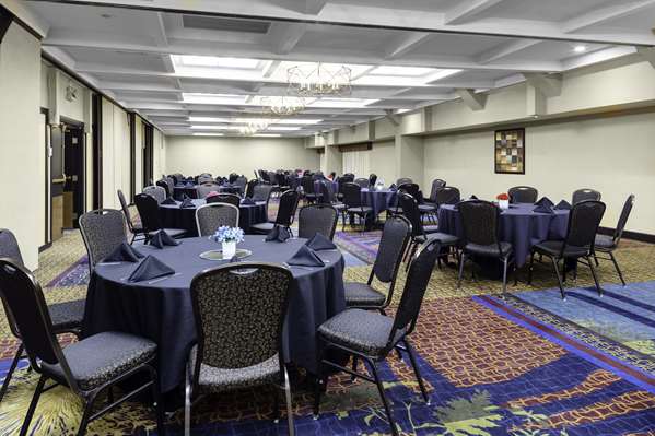  - Embassy Suites Country Club Plaza Kansas City