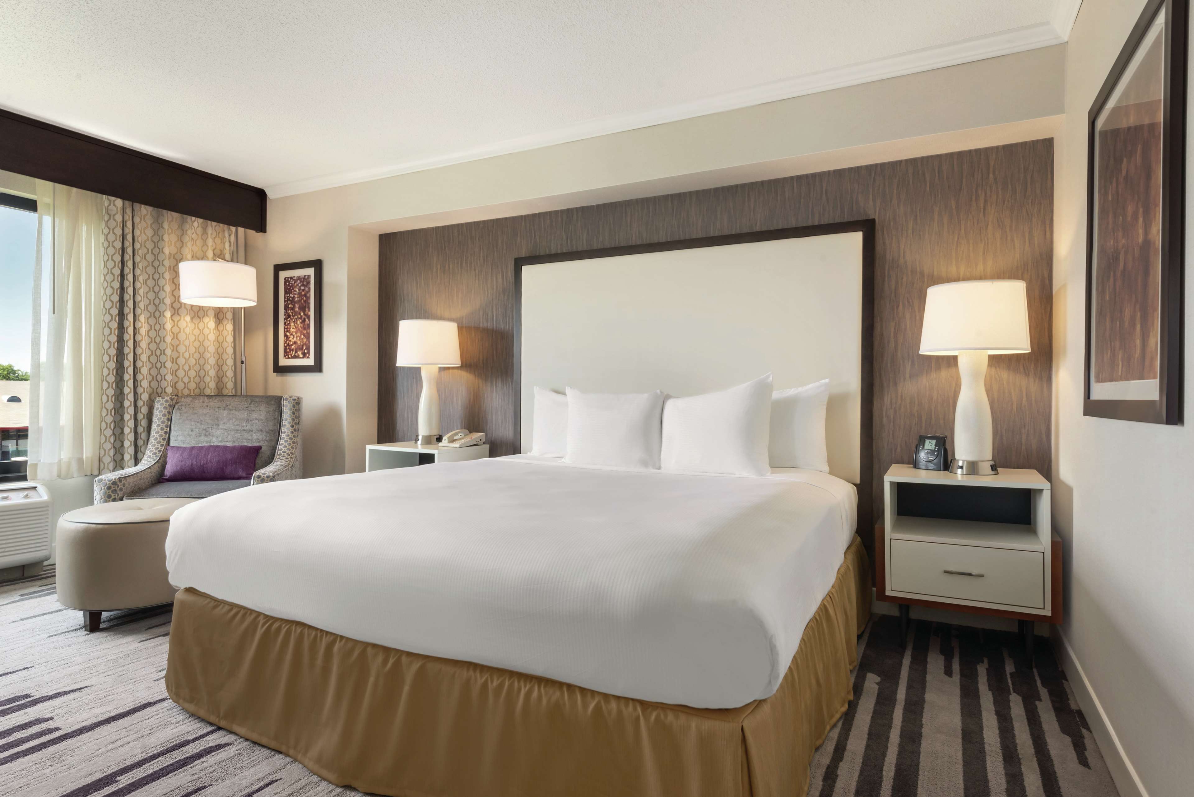 DoubleTree by Hilton Milwaukee - Brookfield Room Type - 1 KG MOB ACC RI SHWR