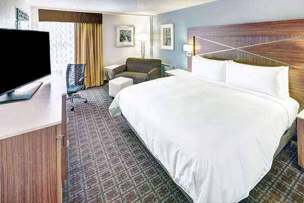  - DoubleTree by Hilton Hotel Downtown Milwaukee - I-43, Exit 72A& 72E