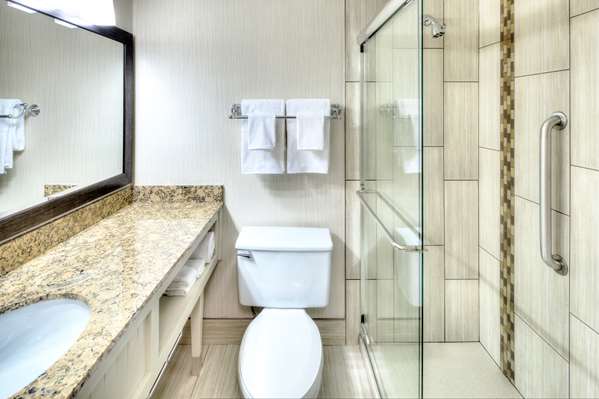  - DoubleTree by Hilton Hotel Downtown Milwaukee - I-43, Exit 72A& 72E