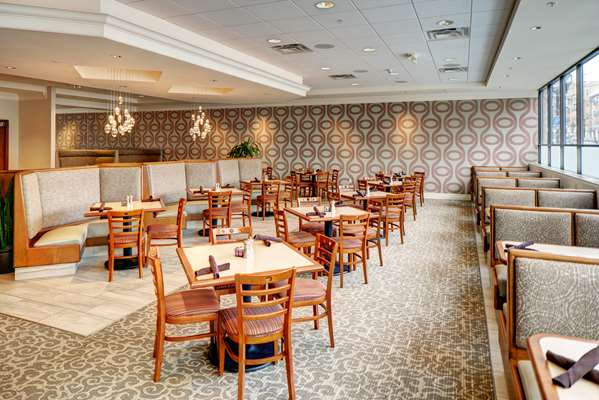Restaurant - DoubleTree by Hilton Hotel Downtown Milwaukee - I-43, Exit 72A& 72E