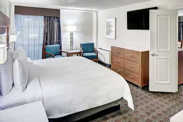  - DoubleTree by Hilton Hotel Downtown Milwaukee - I-43, Exit 72A& 72E