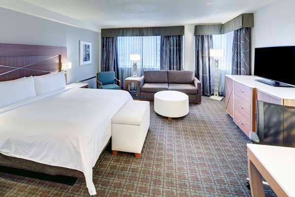  - DoubleTree by Hilton Hotel Downtown Milwaukee - I-43, Exit 72A& 72E