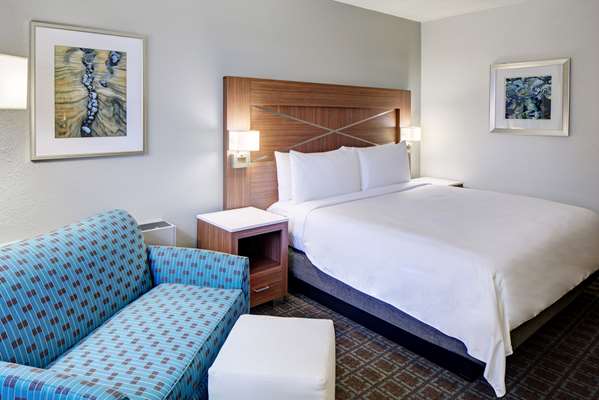  - DoubleTree by Hilton Hotel Downtown Milwaukee - I-43, Exit 72A& 72E