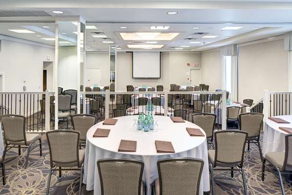  - DoubleTree by Hilton Hotel Downtown Milwaukee - I-43, Exit 72A& 72E