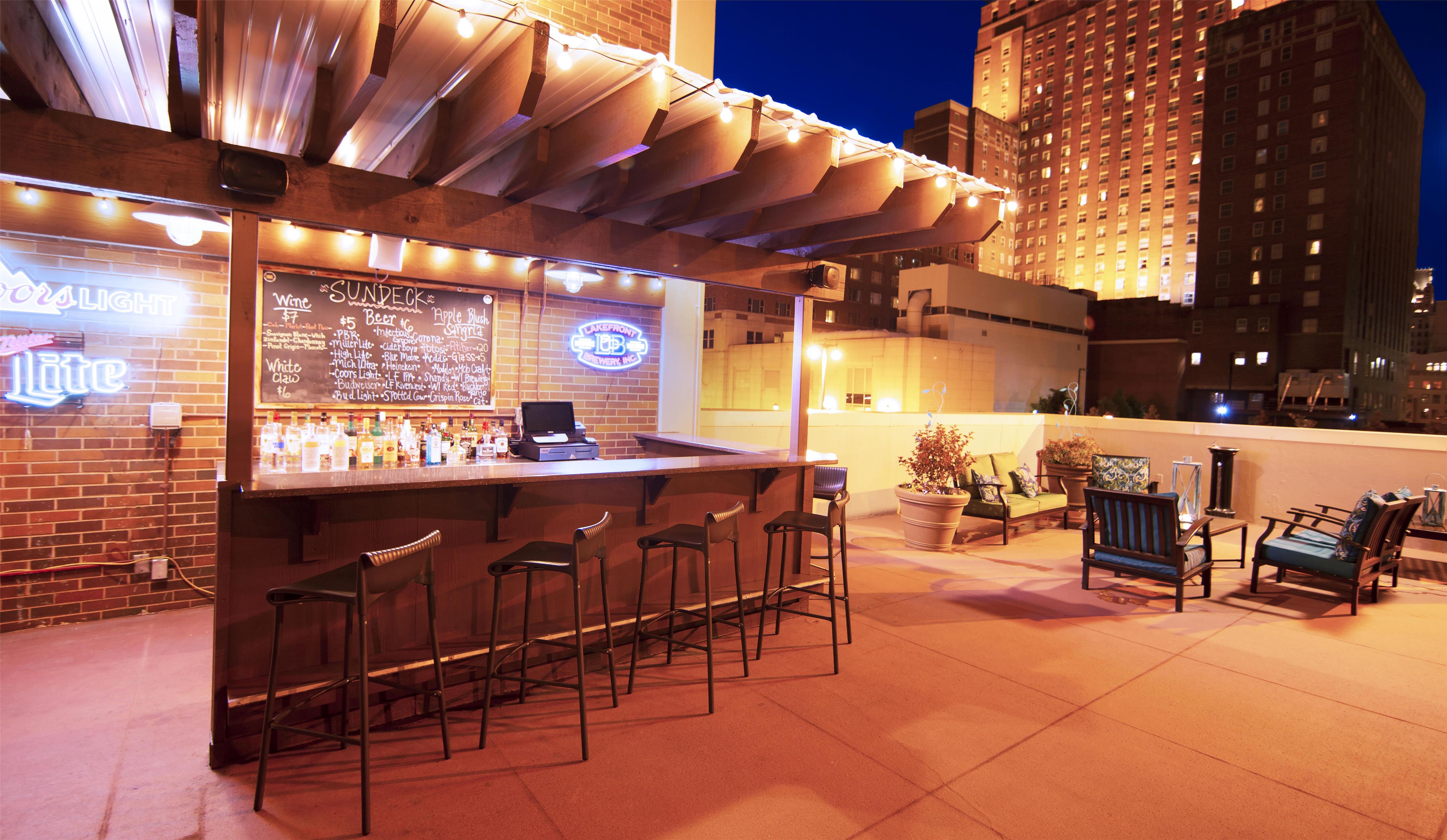 BarLounge | DoubleTree by Hilton Milwaukee Downtown