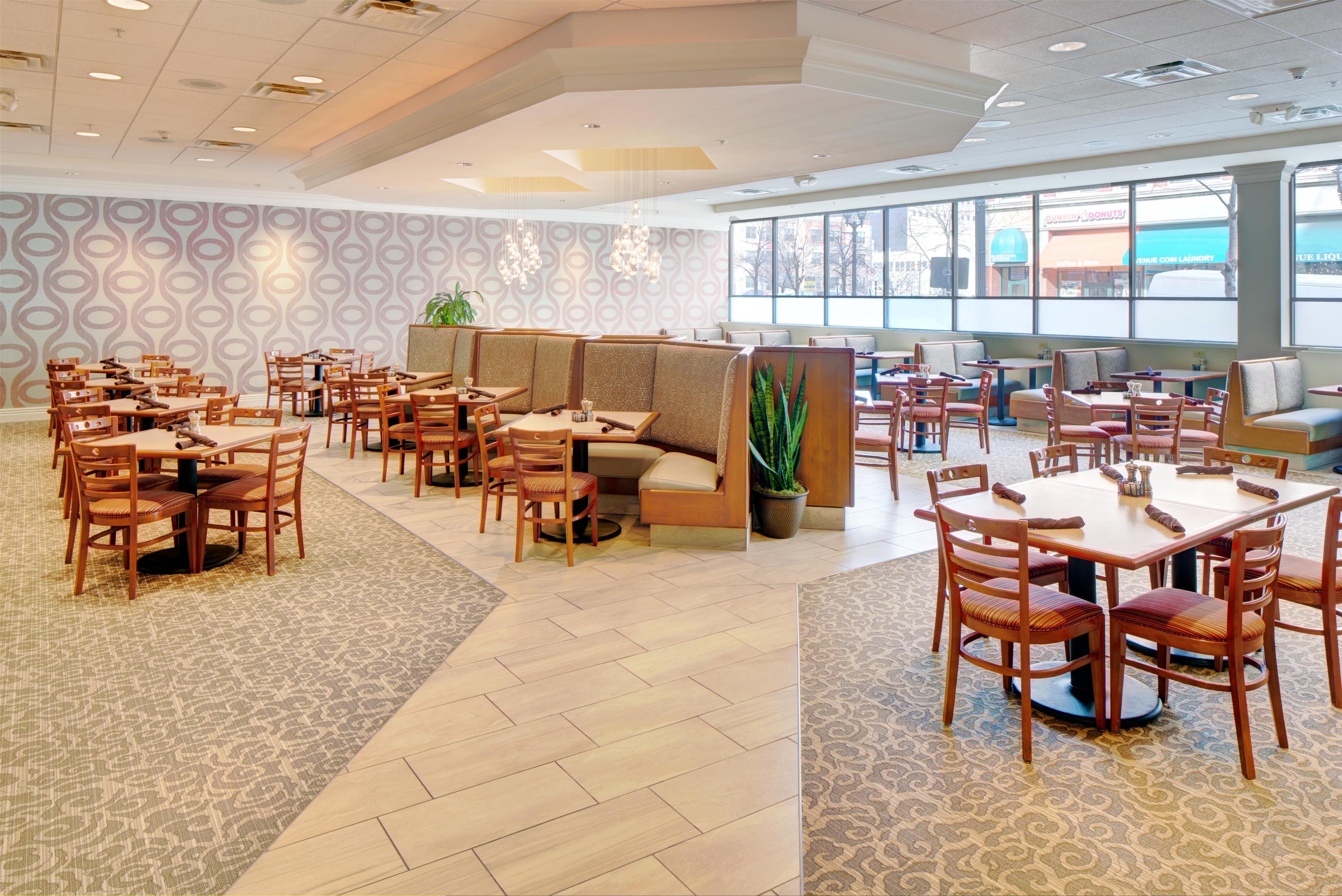 Breakfast Area | DoubleTree by Hilton Milwaukee Downtown
