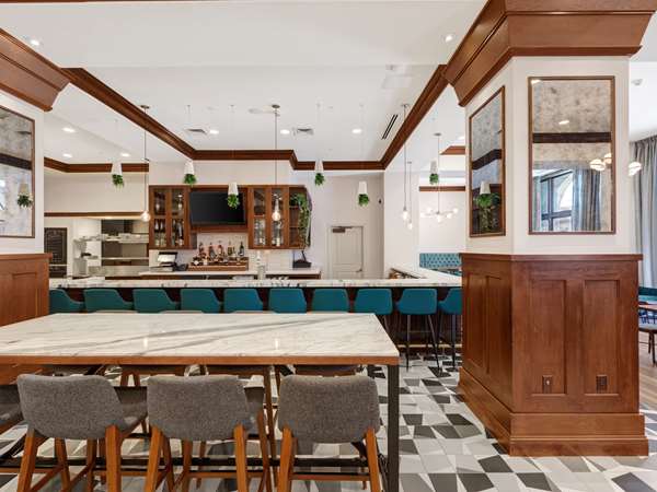 Restaurant - Hilton Garden Inn Downtown Milwaukee - I-794, Exit 1E