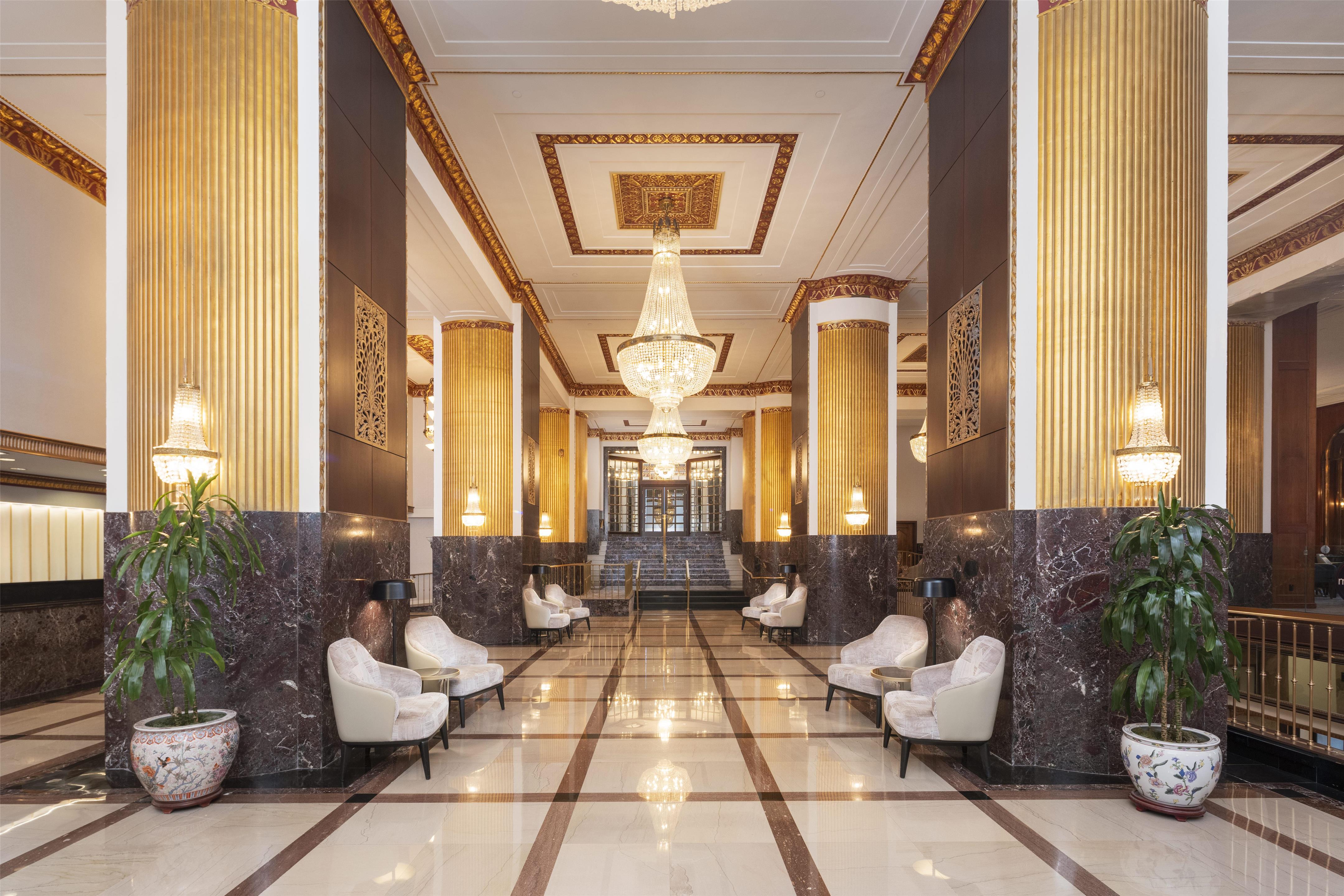 Lobby | Hilton Milwaukee City Center