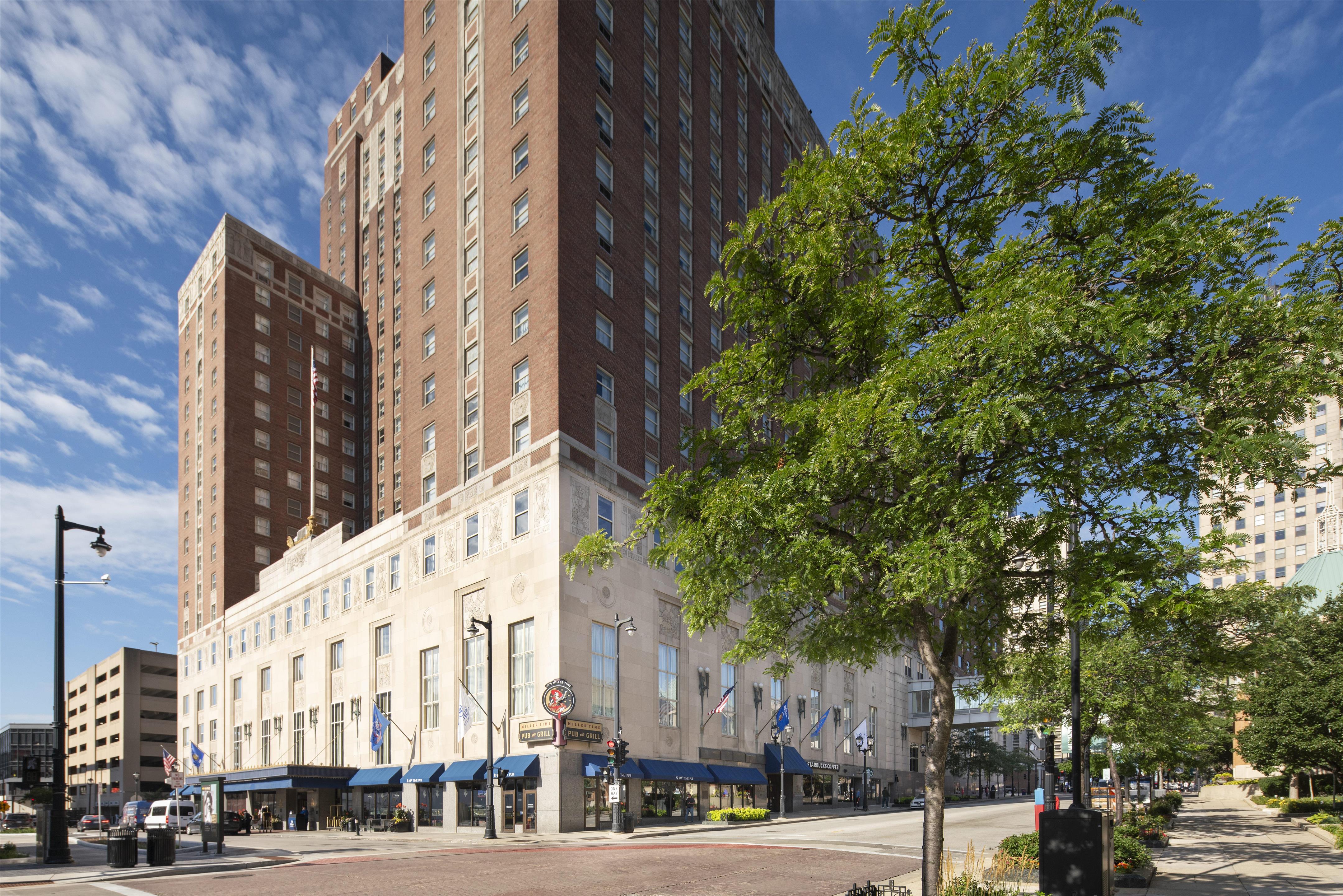Exterior | Hilton Milwaukee City Center
