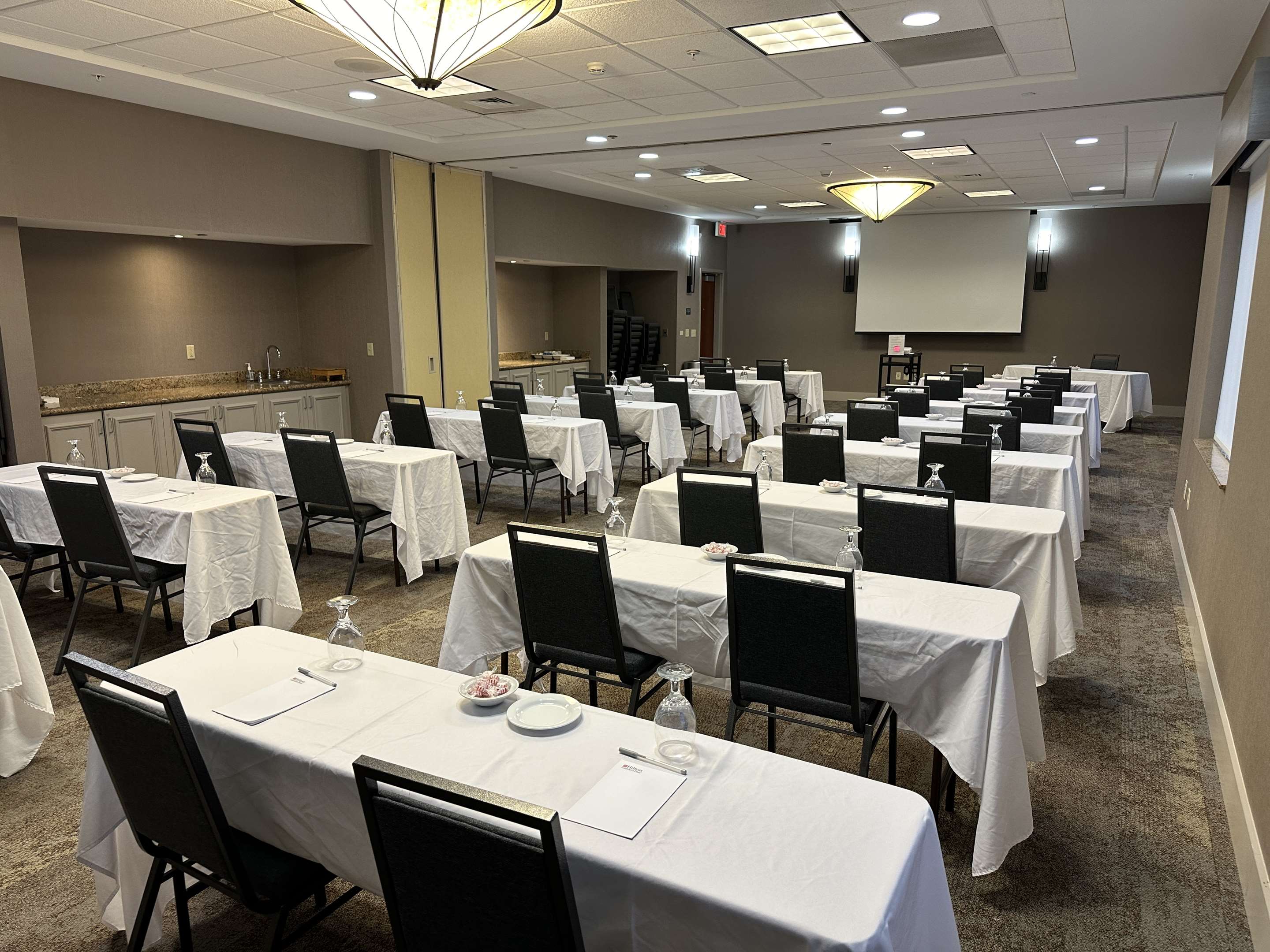 Meeting Room | Hilton Garden Inn Oconomowoc
