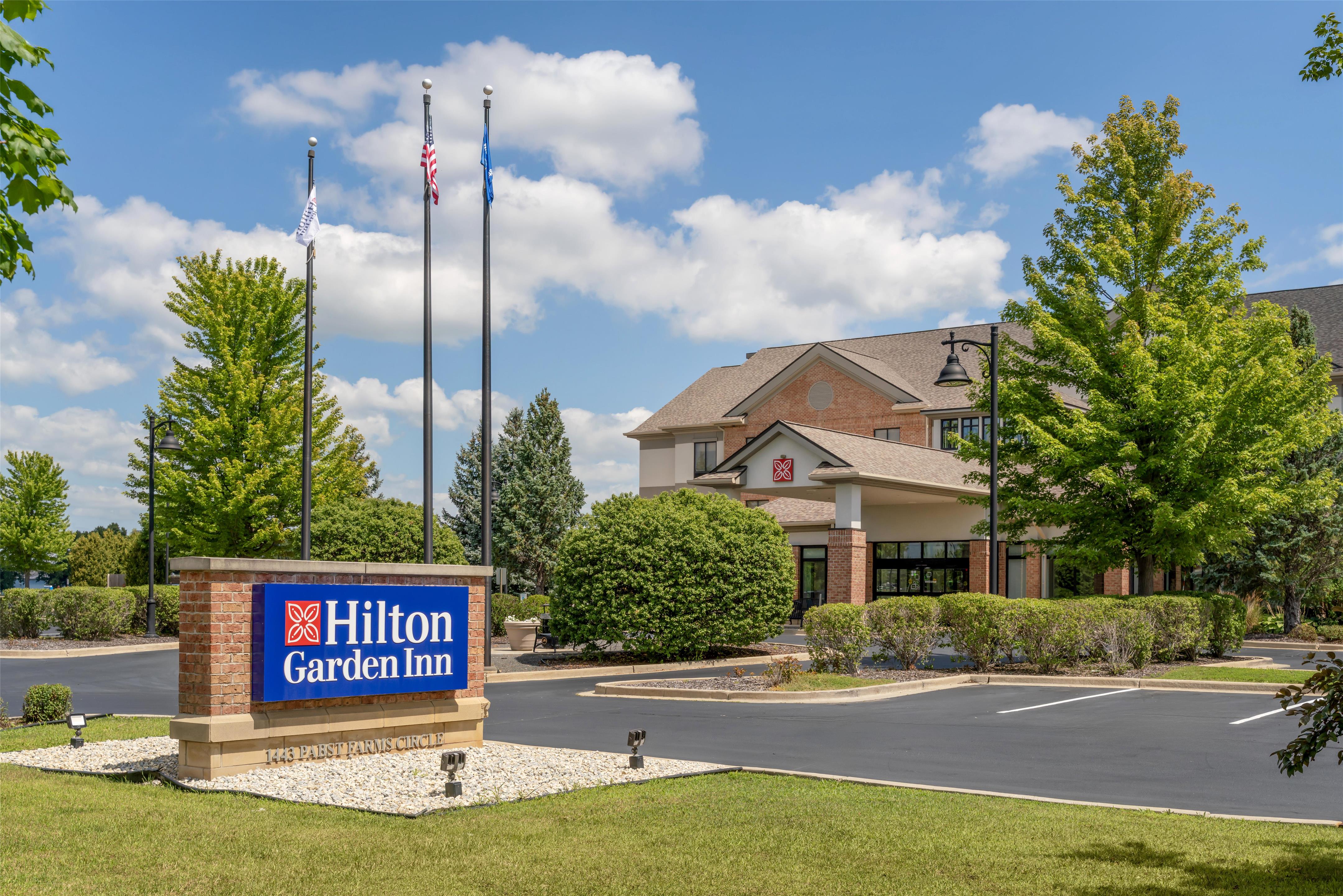 Exterior | Hilton Garden Inn Oconomowoc