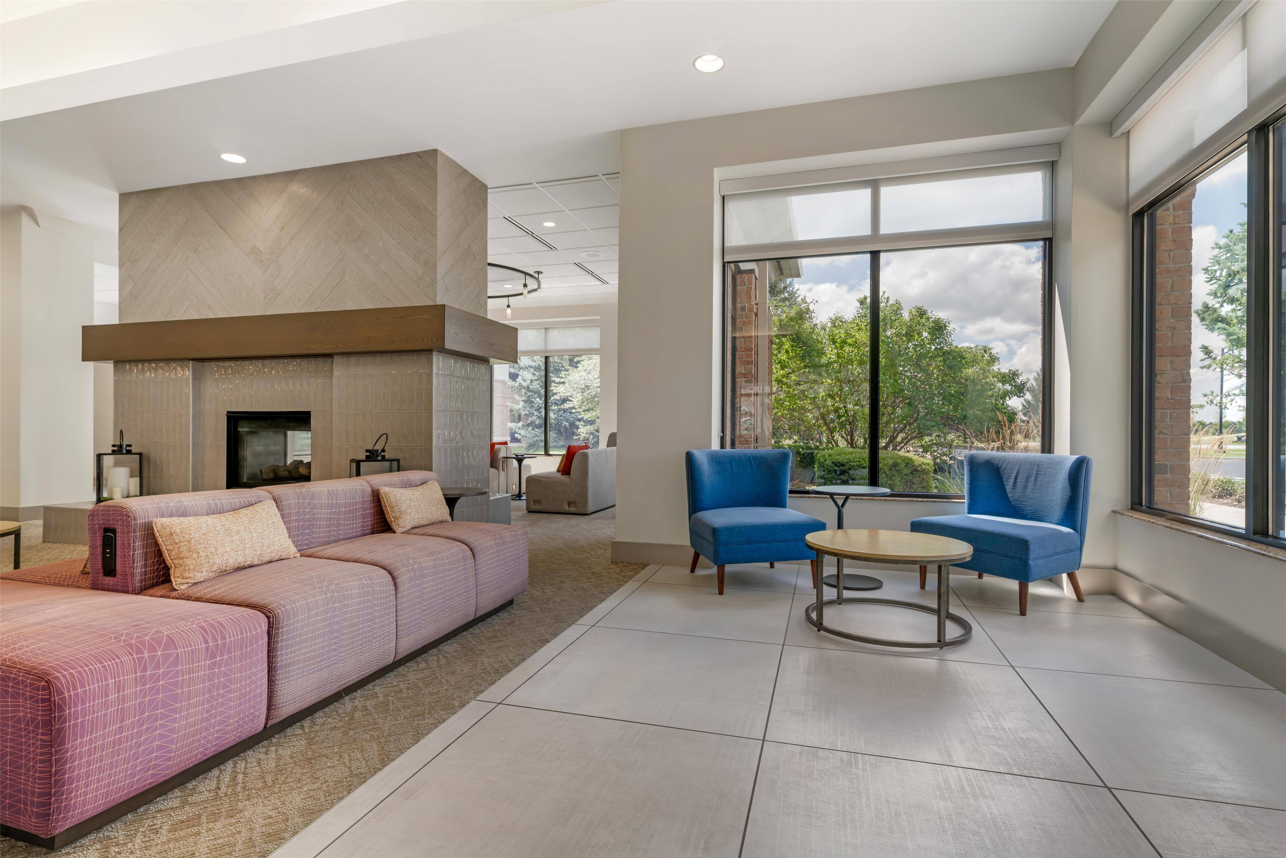 Lobby | Hilton Garden Inn Oconomowoc
