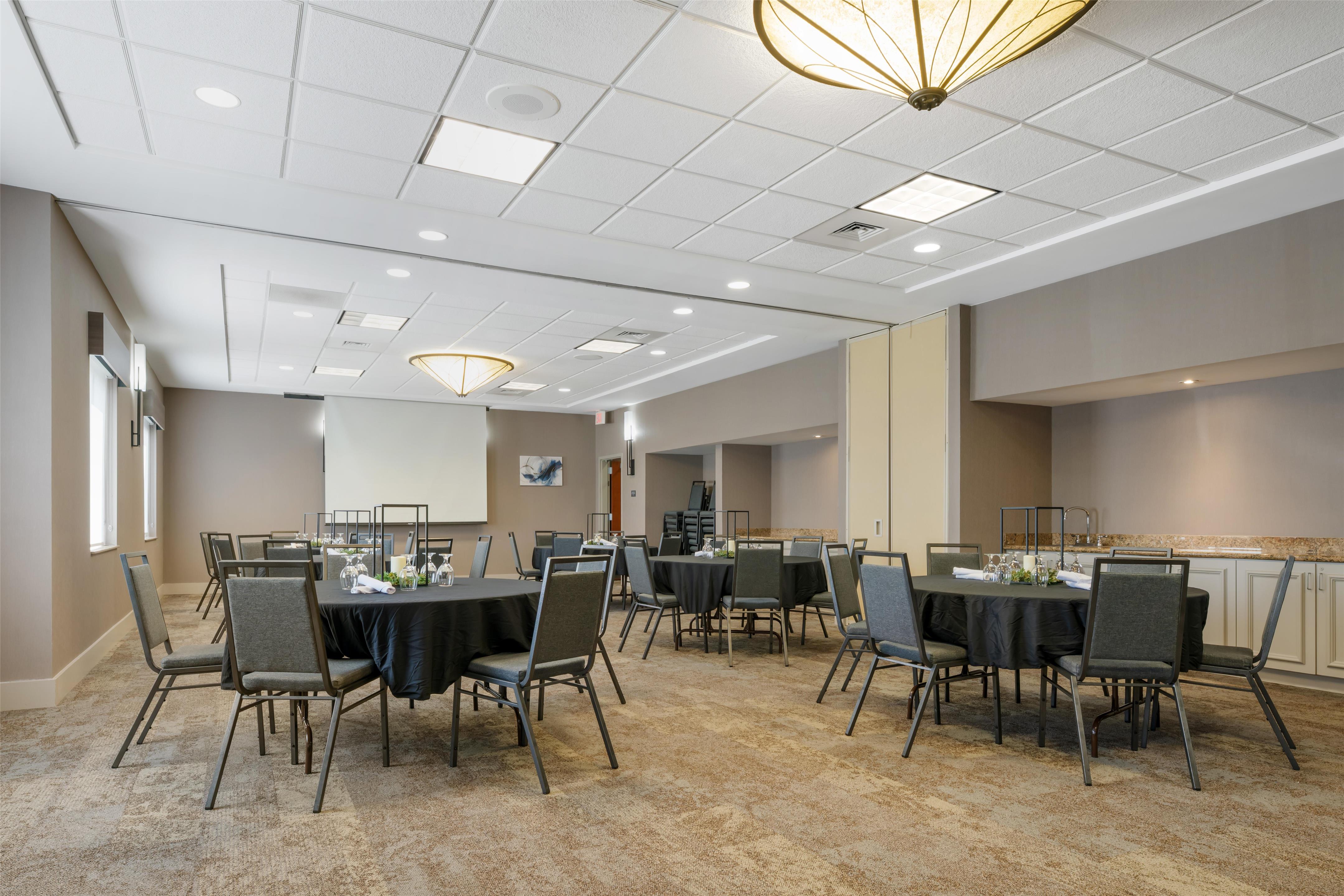 Meeting Room | Hilton Garden Inn Oconomowoc