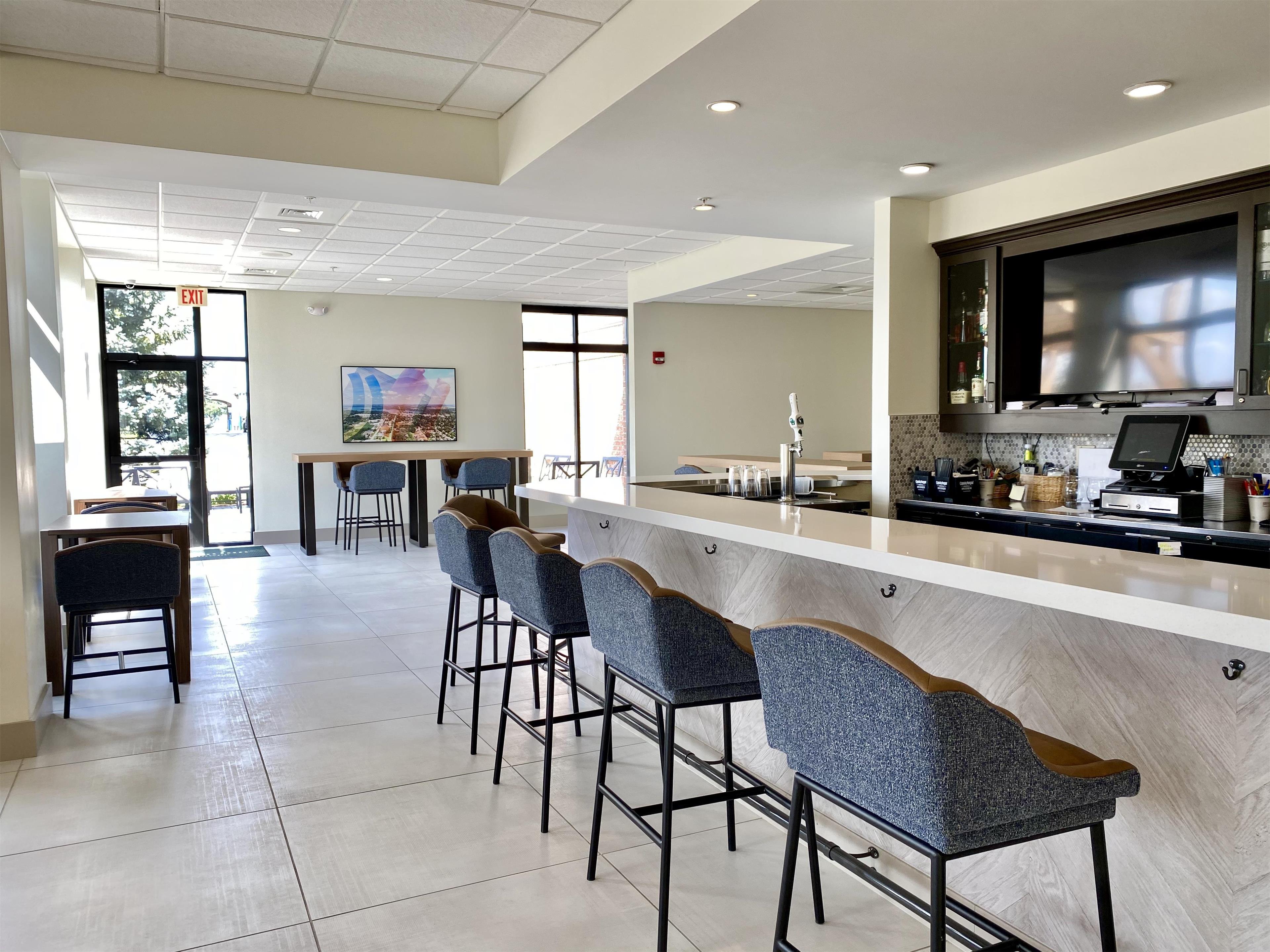 BarLounge | Hilton Garden Inn Oconomowoc