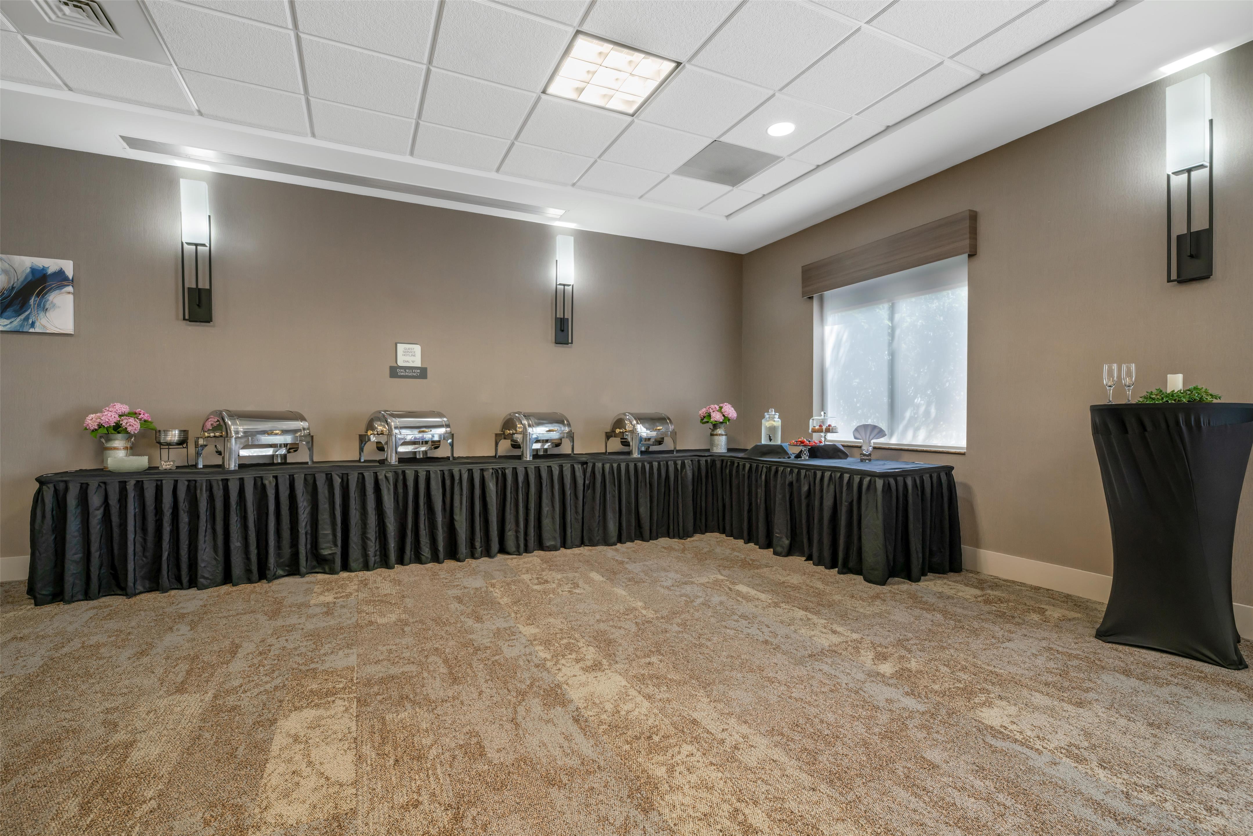 Meeting Room | Hilton Garden Inn Oconomowoc