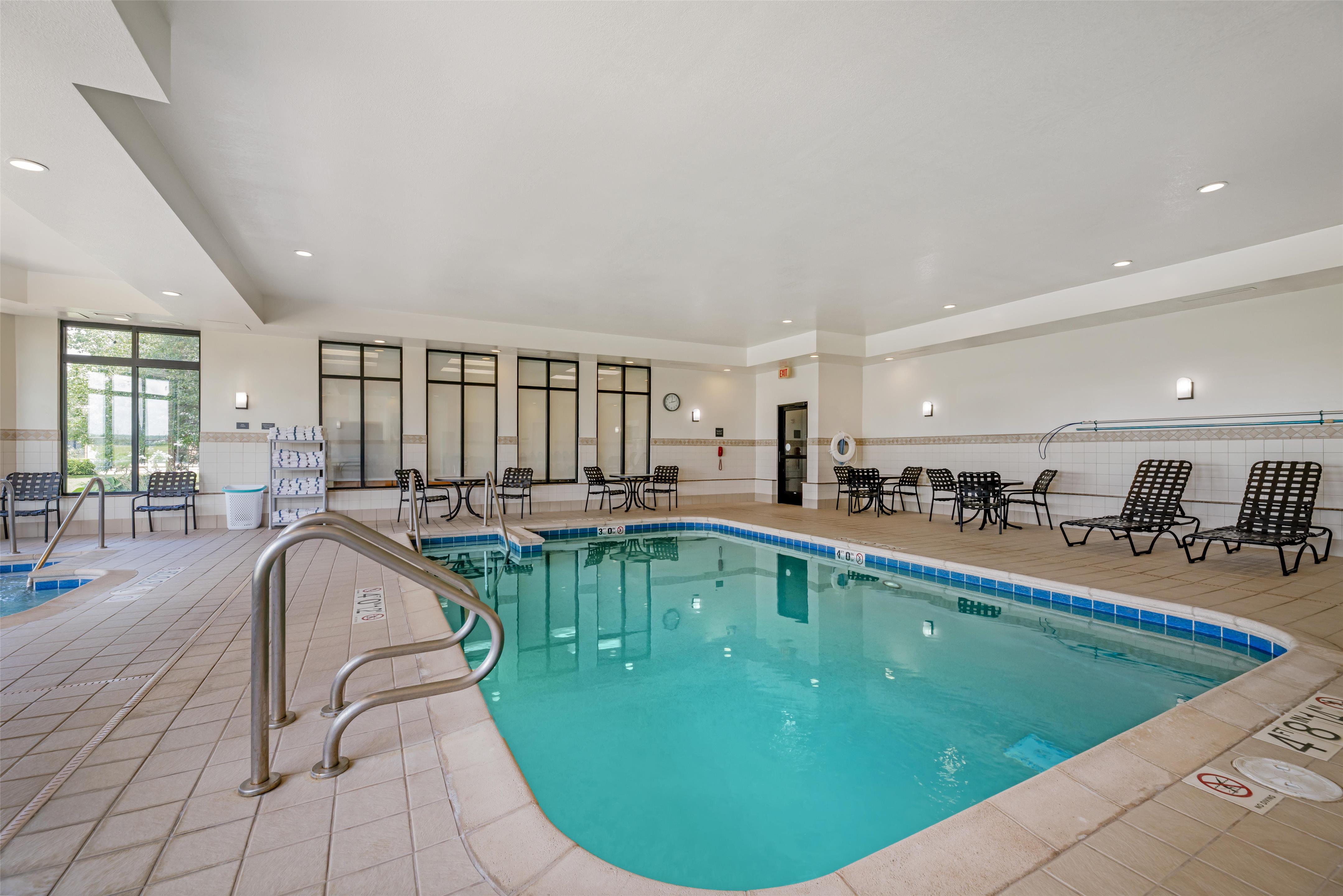 Pool | Hilton Garden Inn Oconomowoc