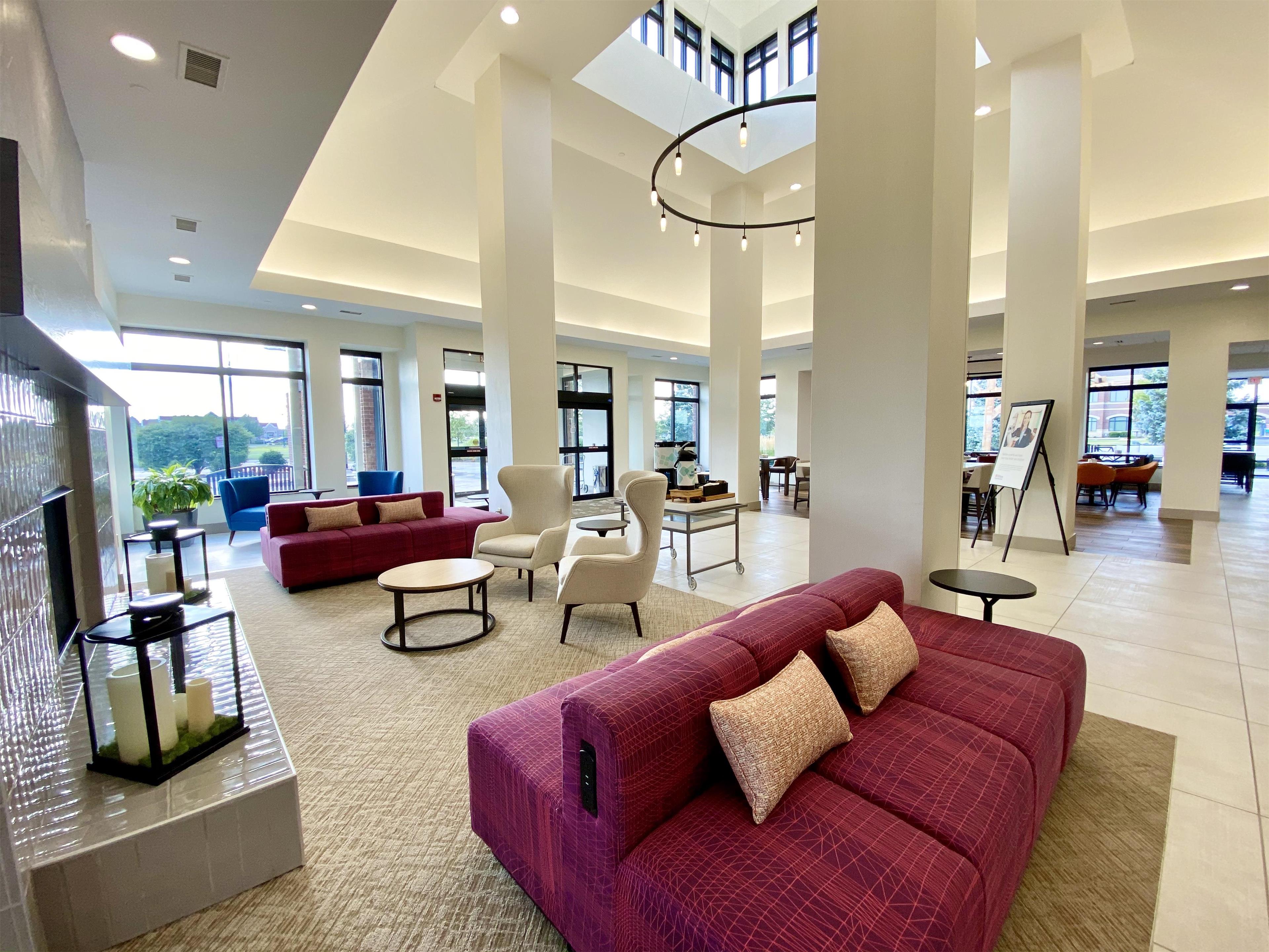 Lobby | Hilton Garden Inn Oconomowoc