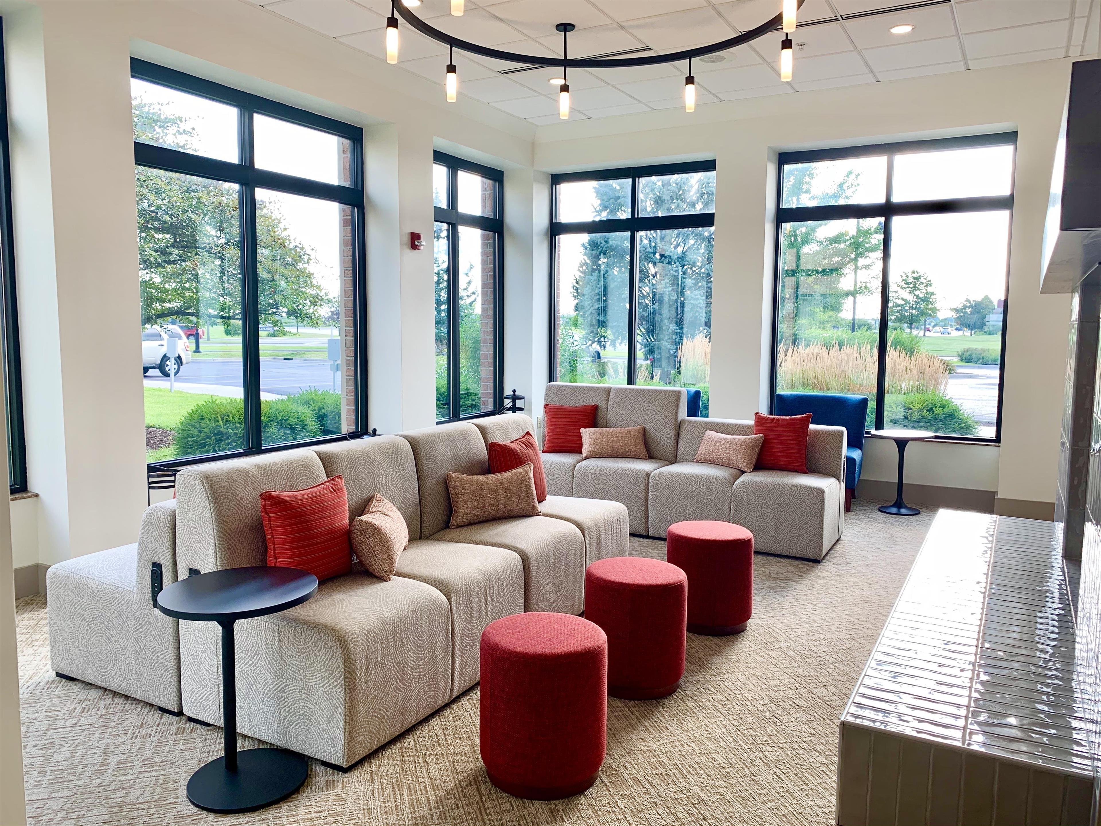 Lobby | Hilton Garden Inn Oconomowoc