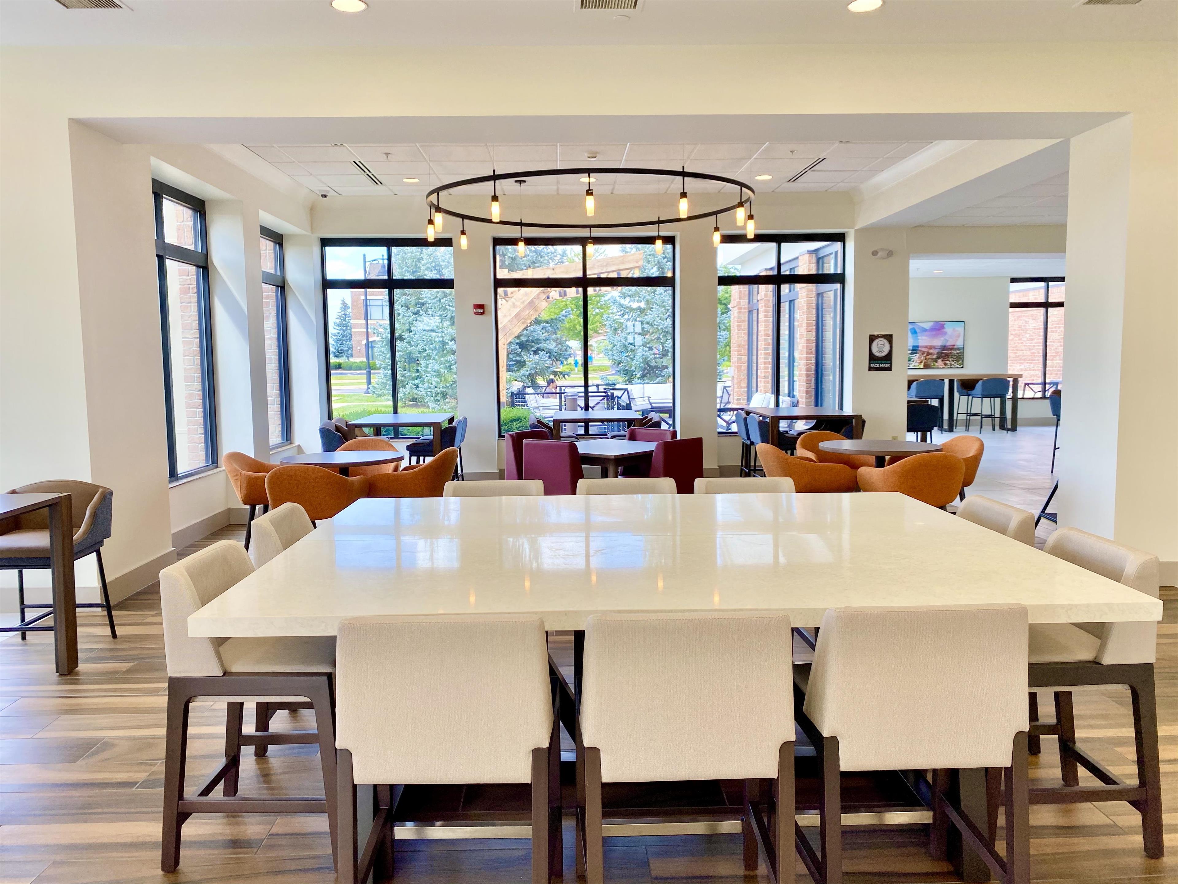 Restaurant | Hilton Garden Inn Oconomowoc