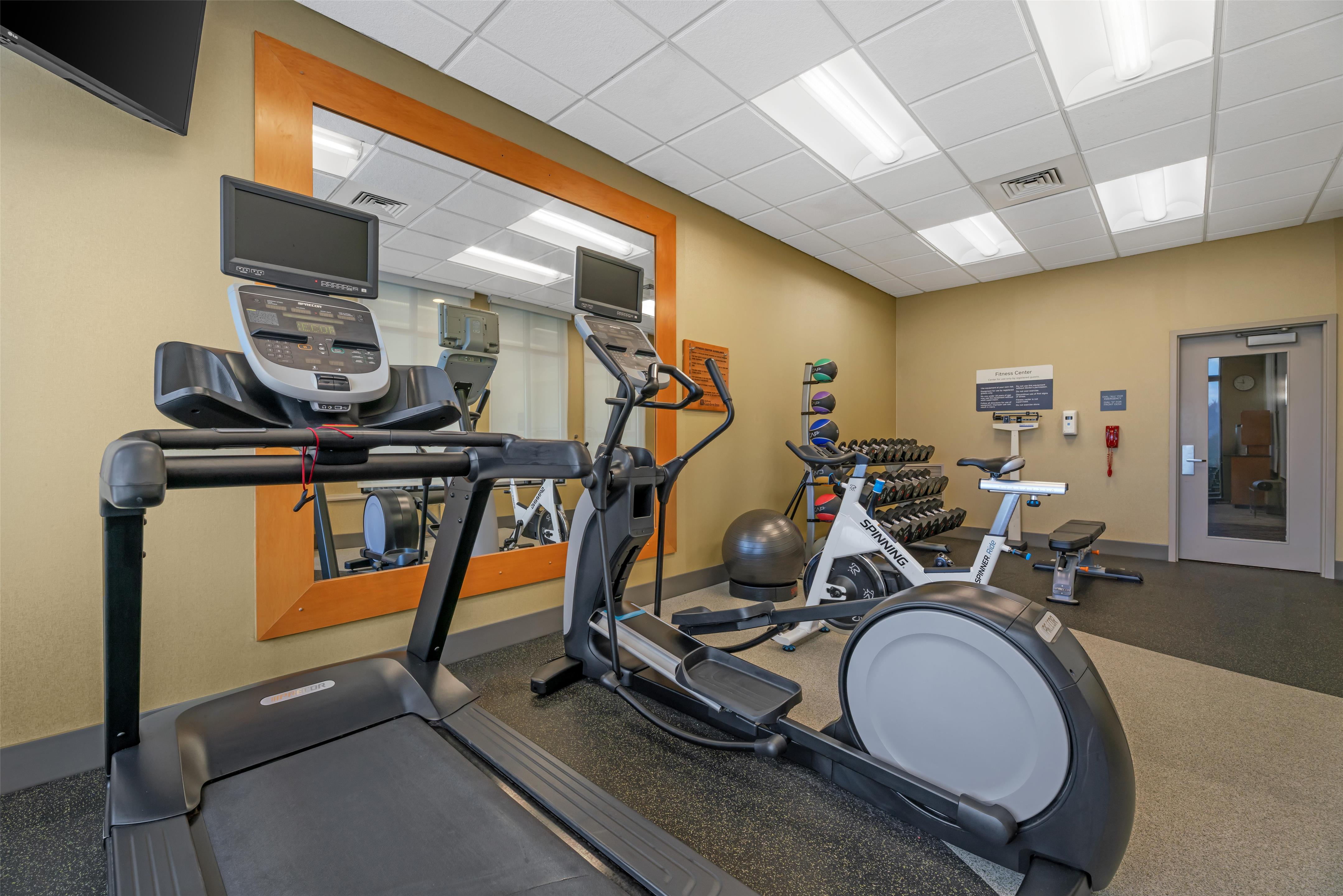 Health club fitness center gym | Hilton Garden Inn Oconomowoc