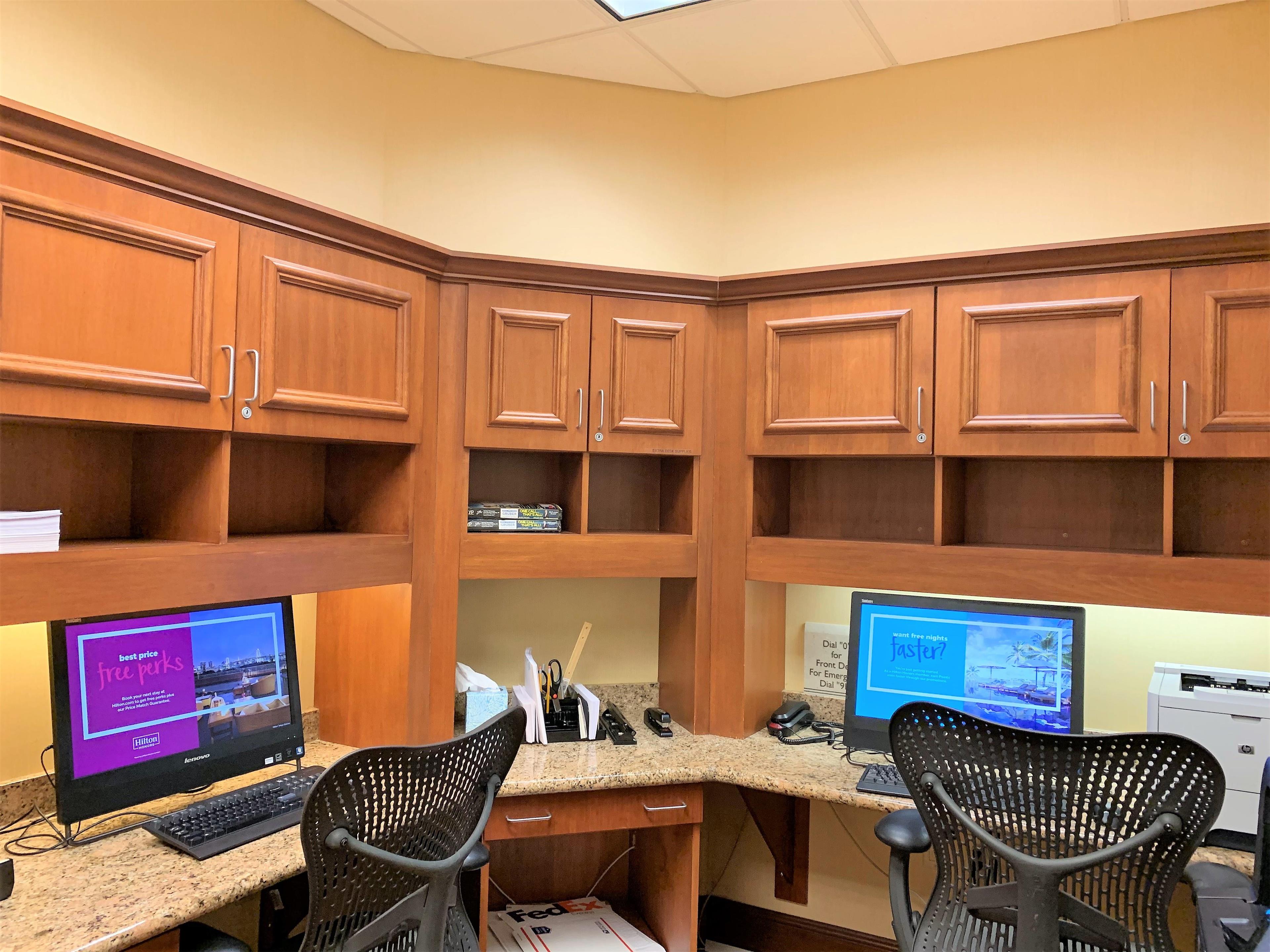 Business Center | Hilton Garden Inn Oconomowoc