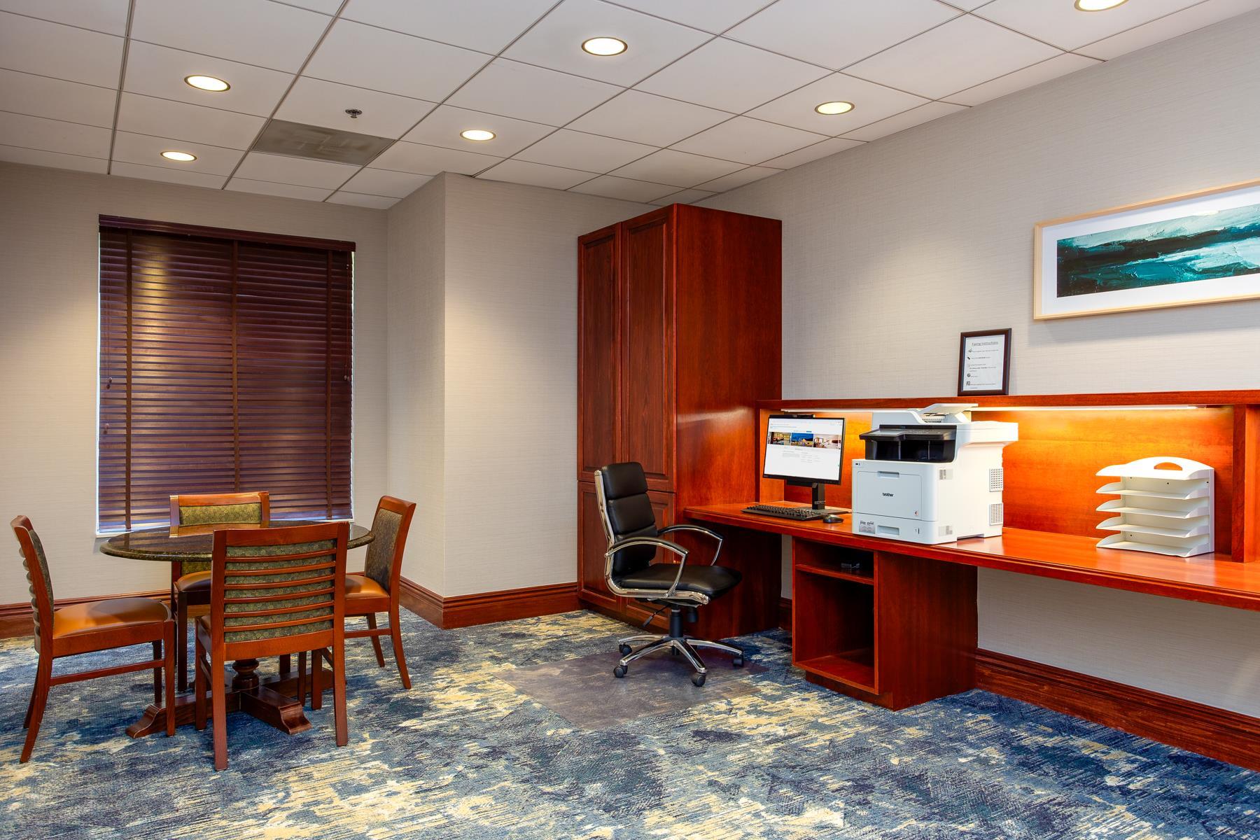 Business Center | Hilton Garden Inn Milwaukee Northwest Conference Center